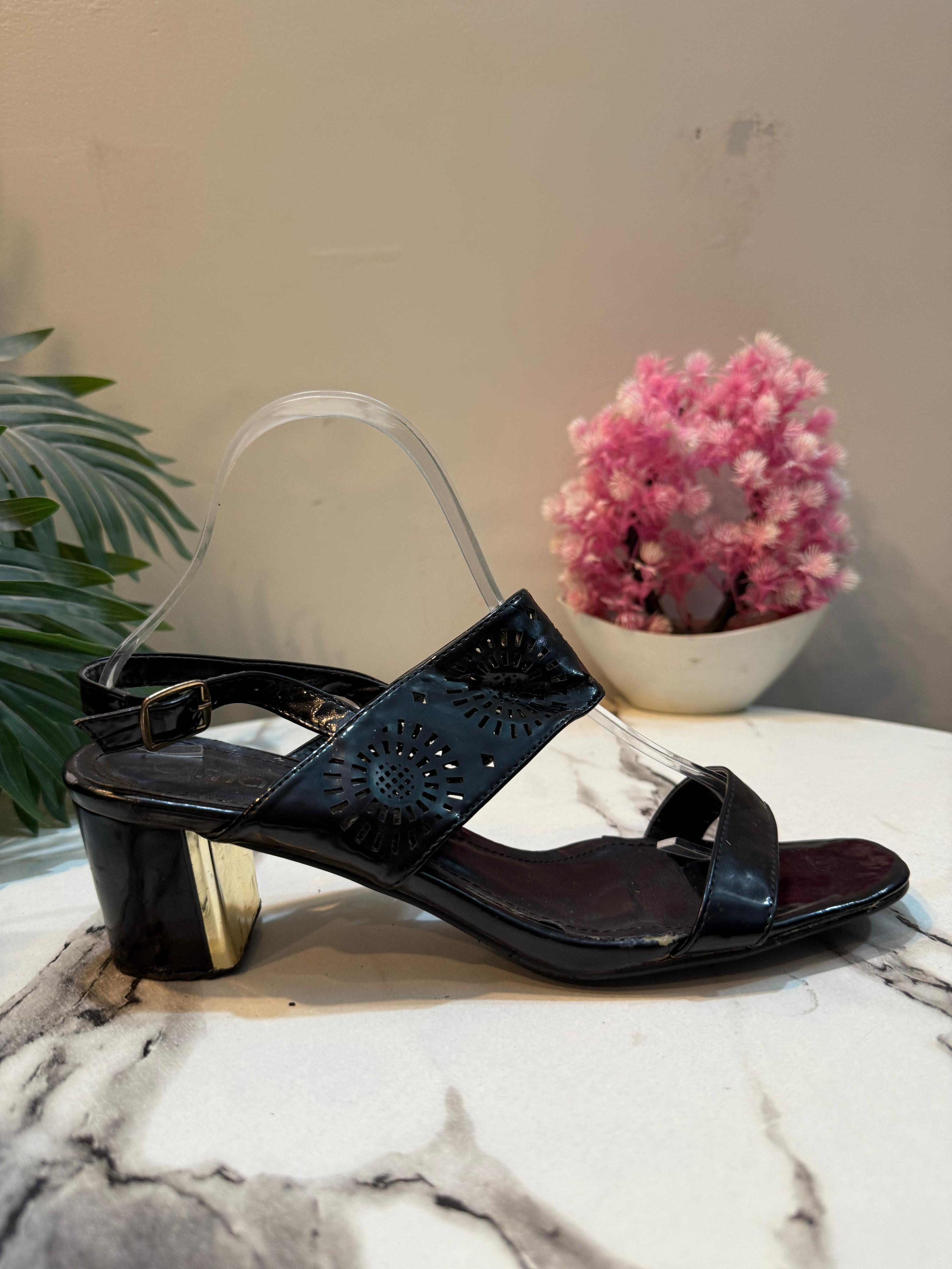 Black block kitten heel