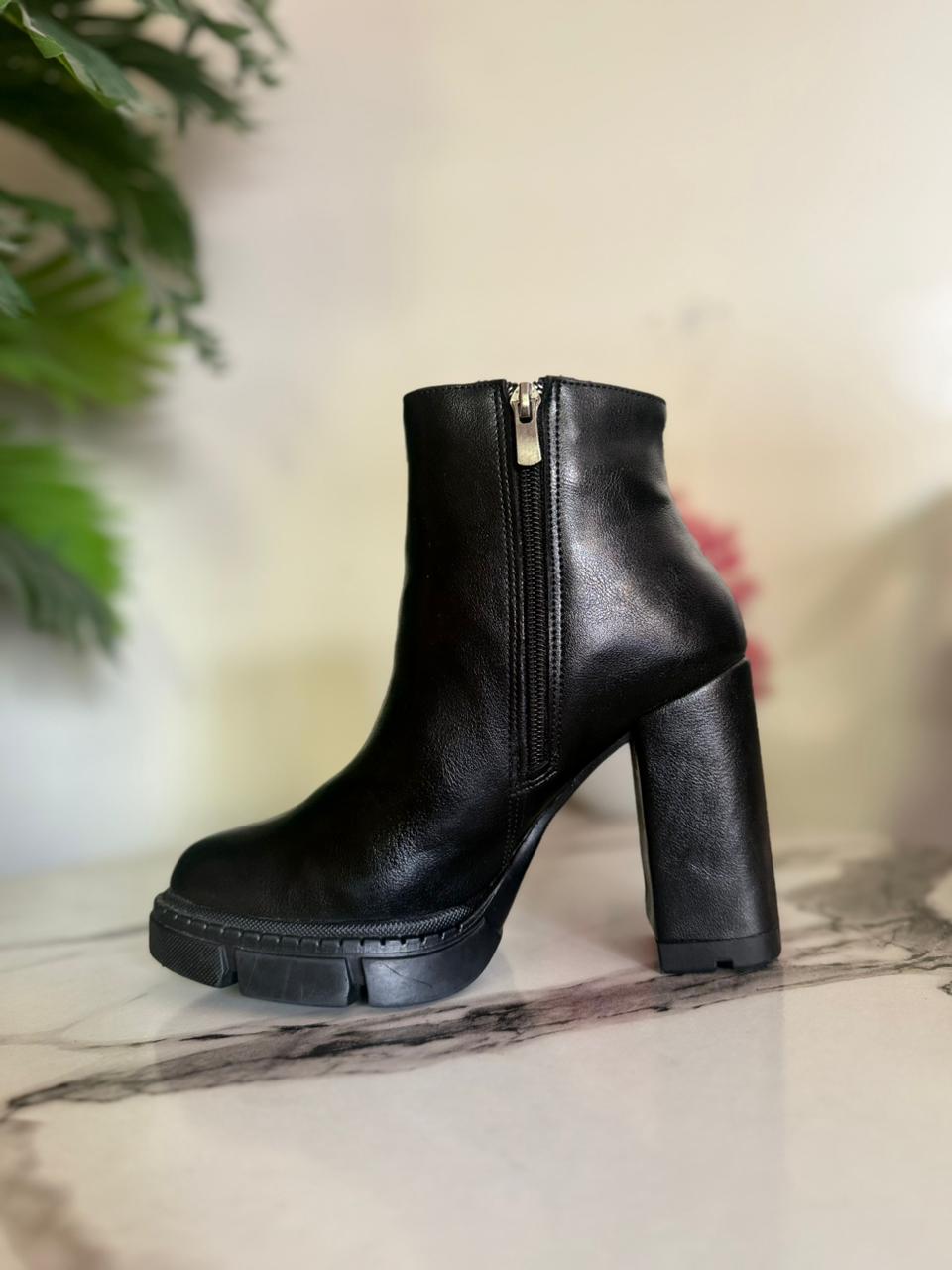 Black leather zipper ankle boot (unknown)