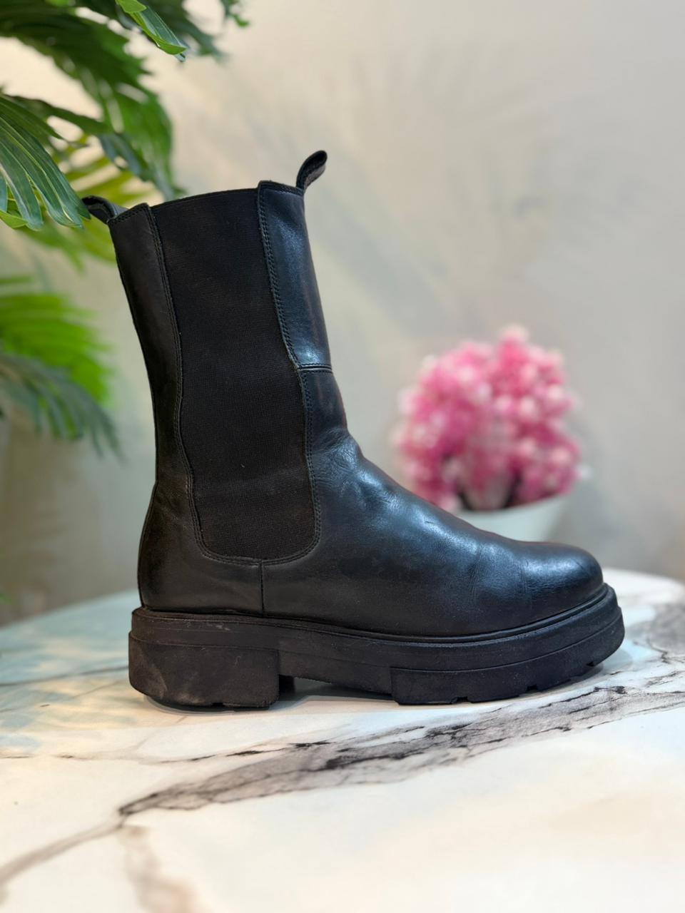 Black leather ankle boot (unknown)