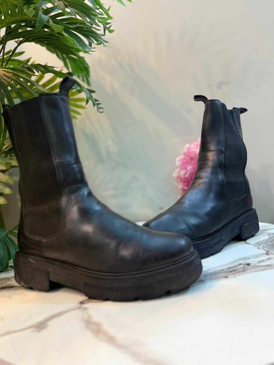 Black leather ankle boot (unknown)