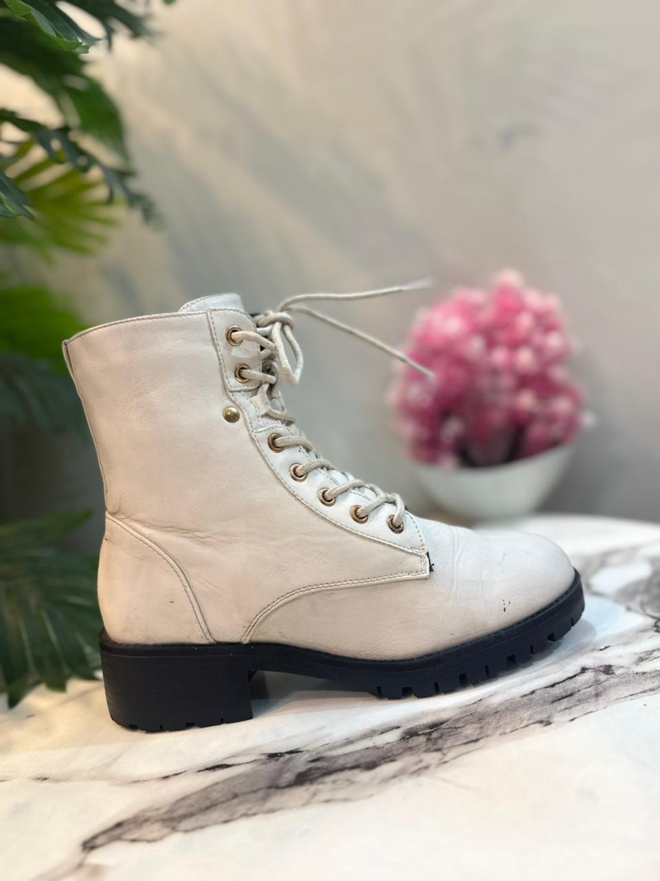 Creamy white leather zipper lace up ankle boot (Anna field)