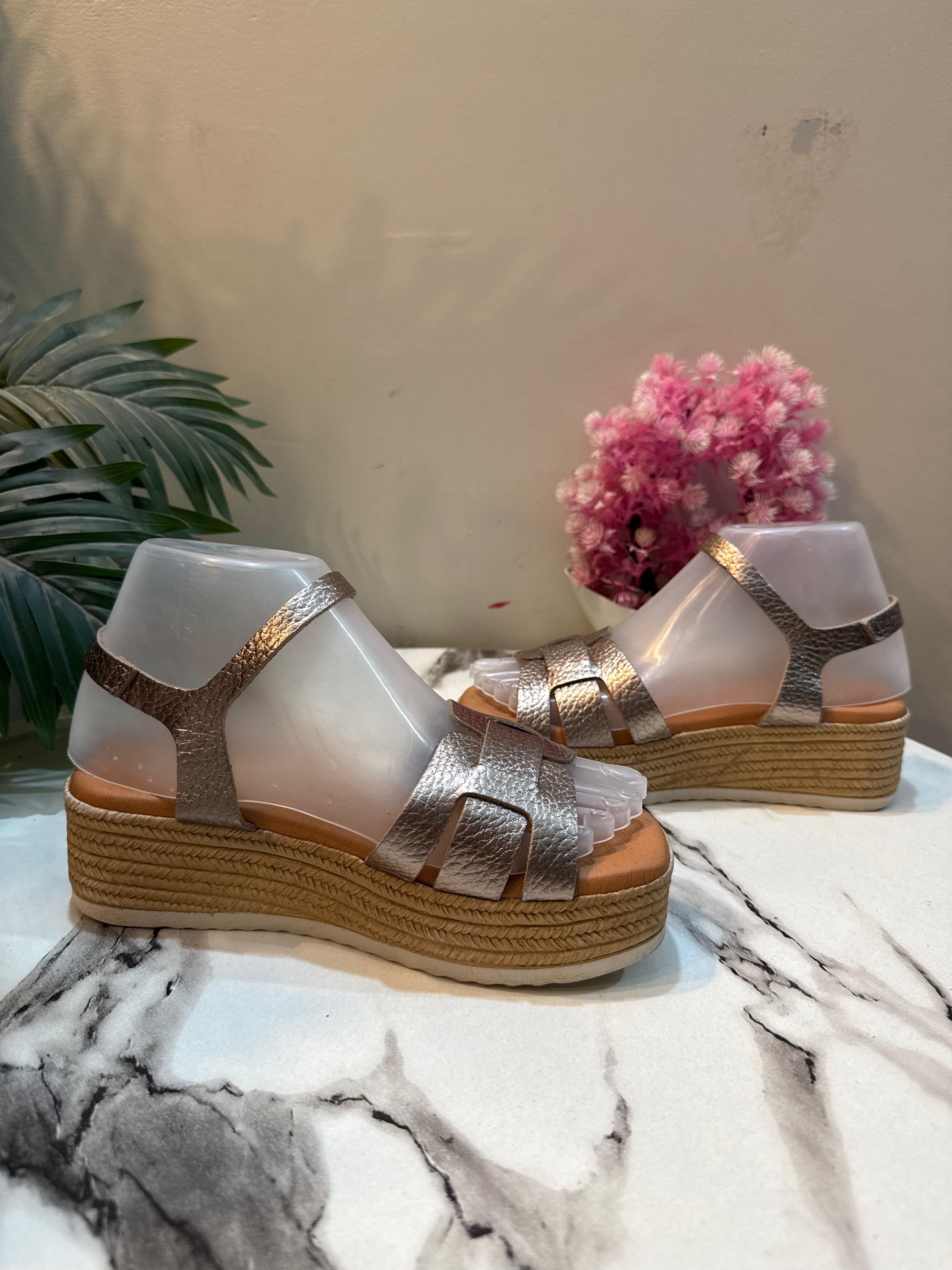 Brown wedge