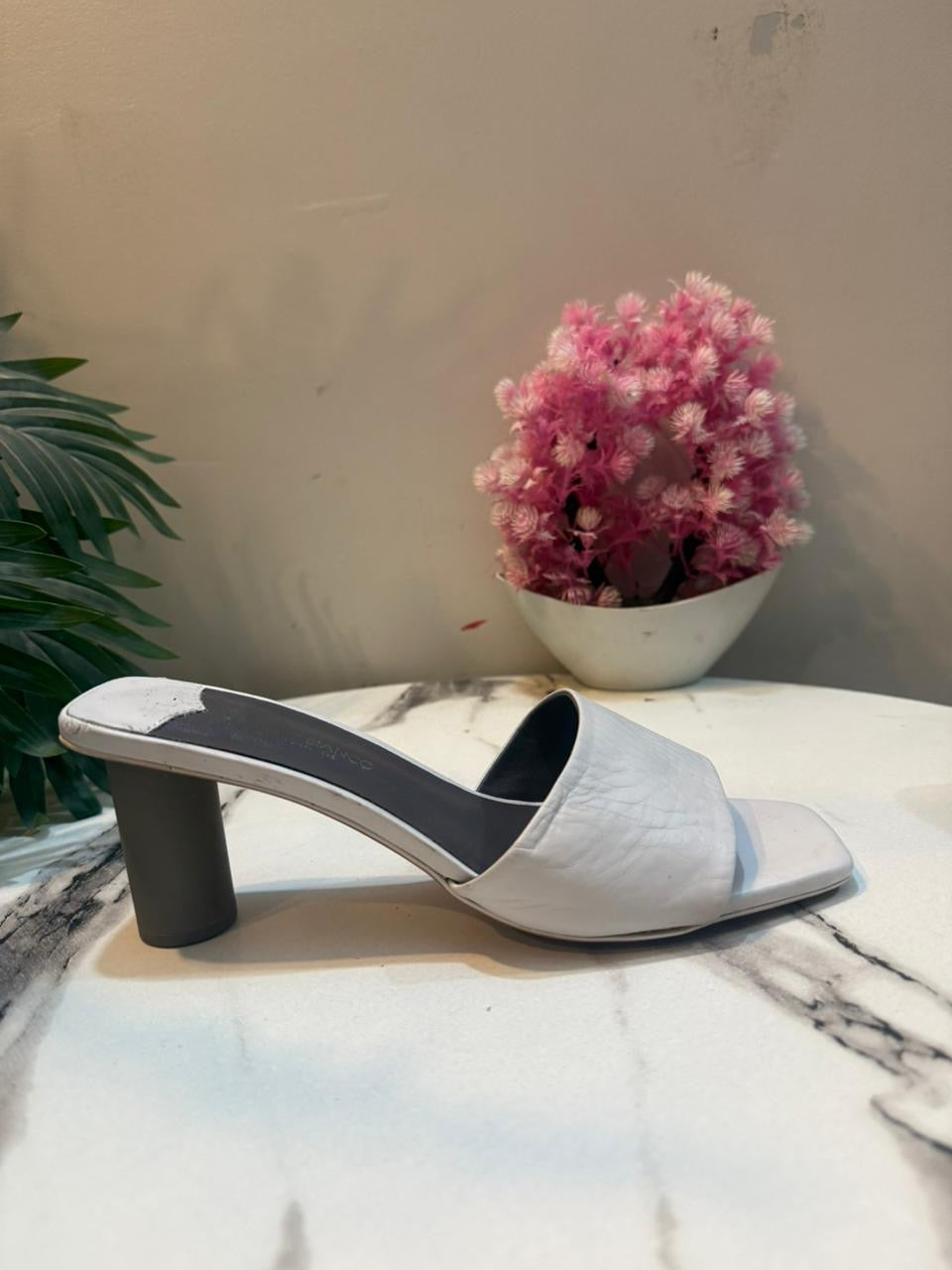White&grey kitten heel