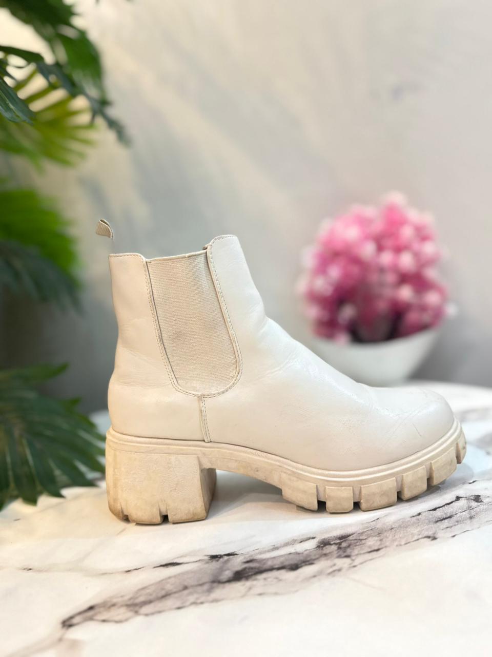 Off white leather ankle boot (dream paris)