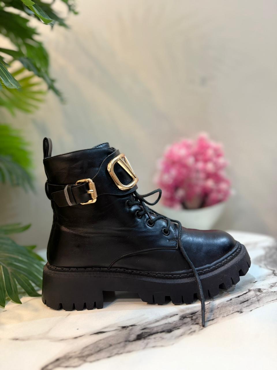 Black leather zipper ankle boot (Unknown)
