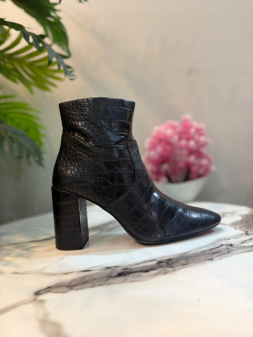 Black leather zipper ankle boot (MNG)
