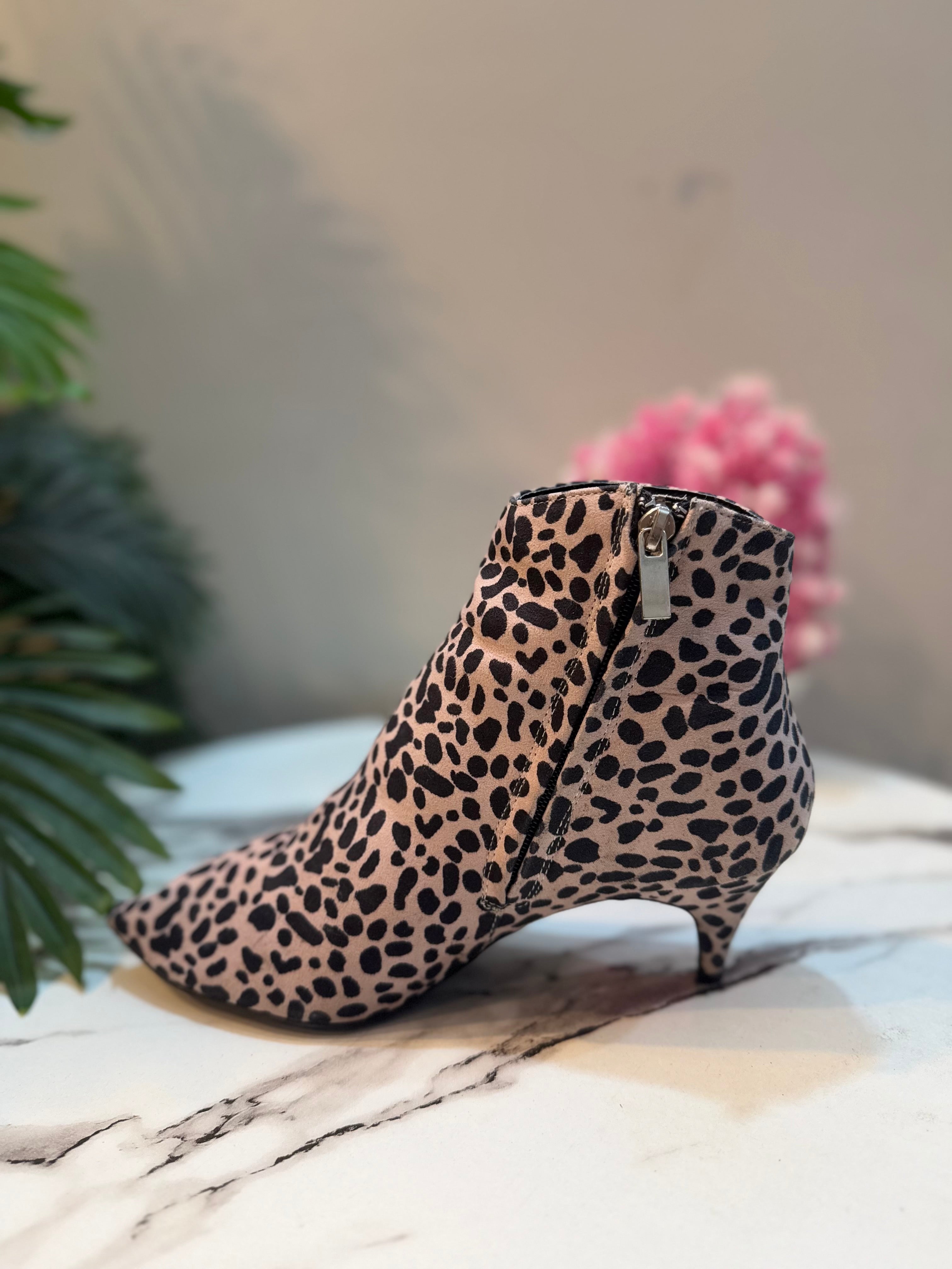 Suede leopard print zipper ankle boot (qupid)