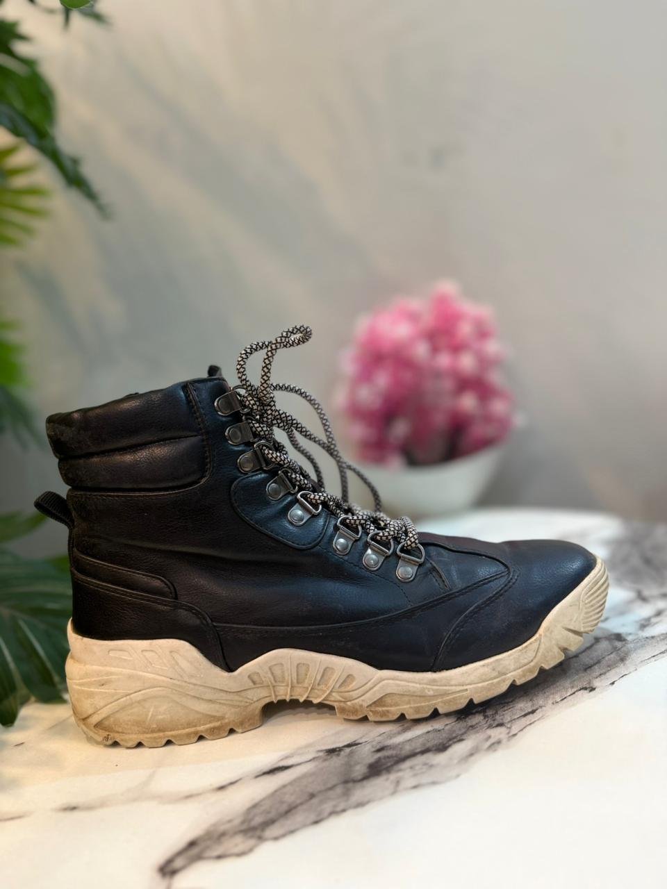 Black leather zipper lace up ankle boots (Unknown)