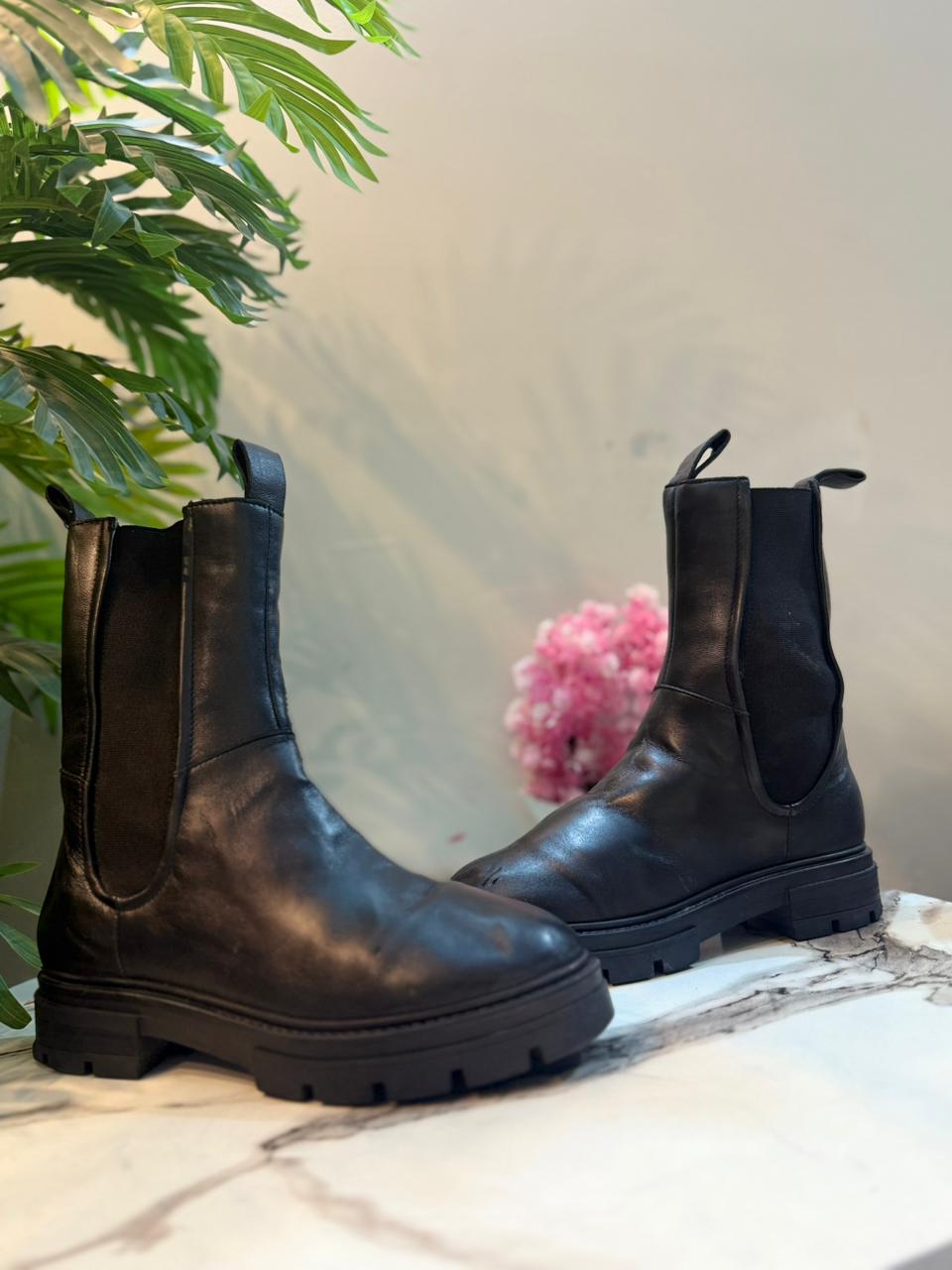 Black leather ankle boot (Unknown)