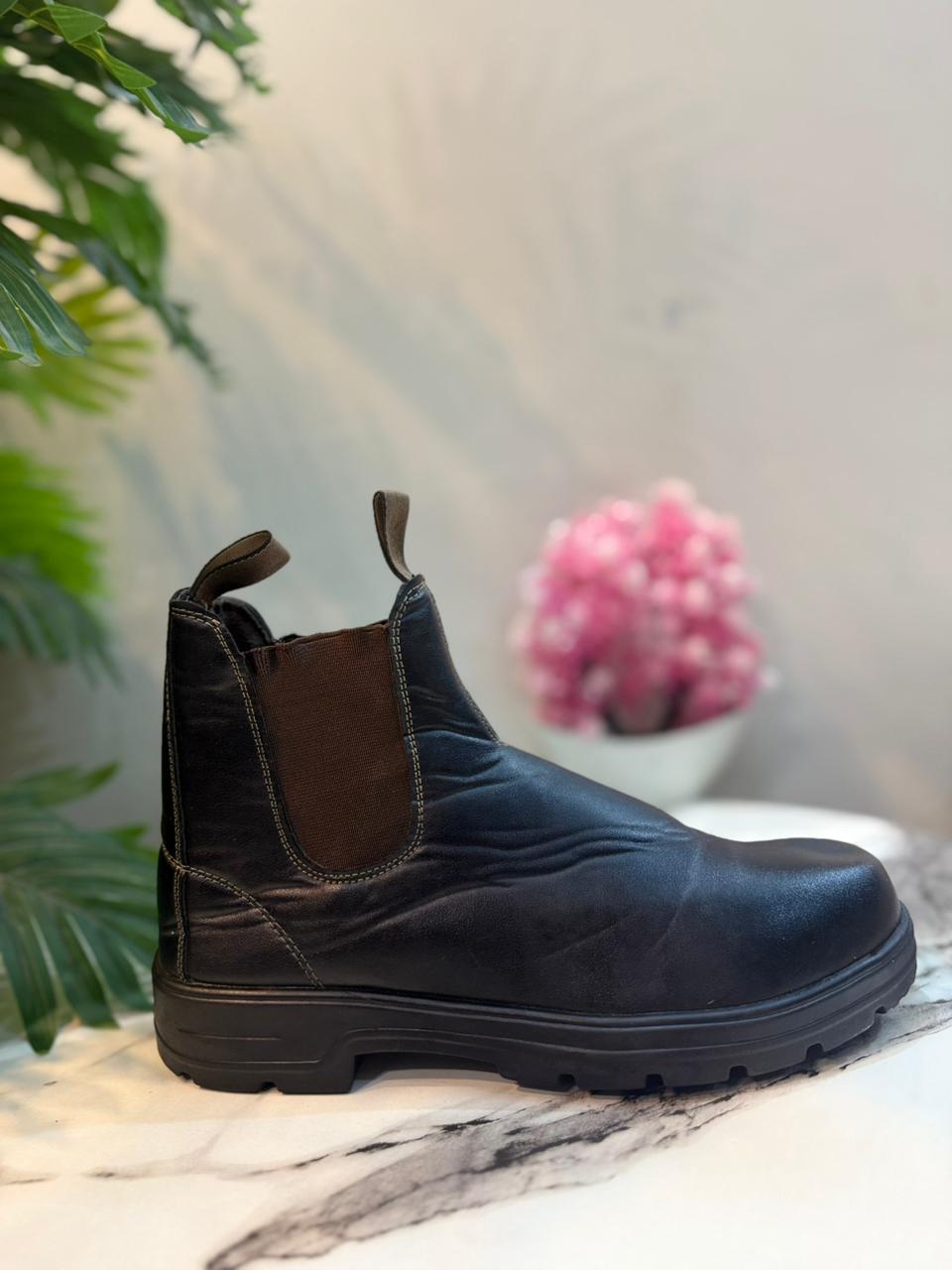 Black leather chelsea ankle boot (Unknown)
