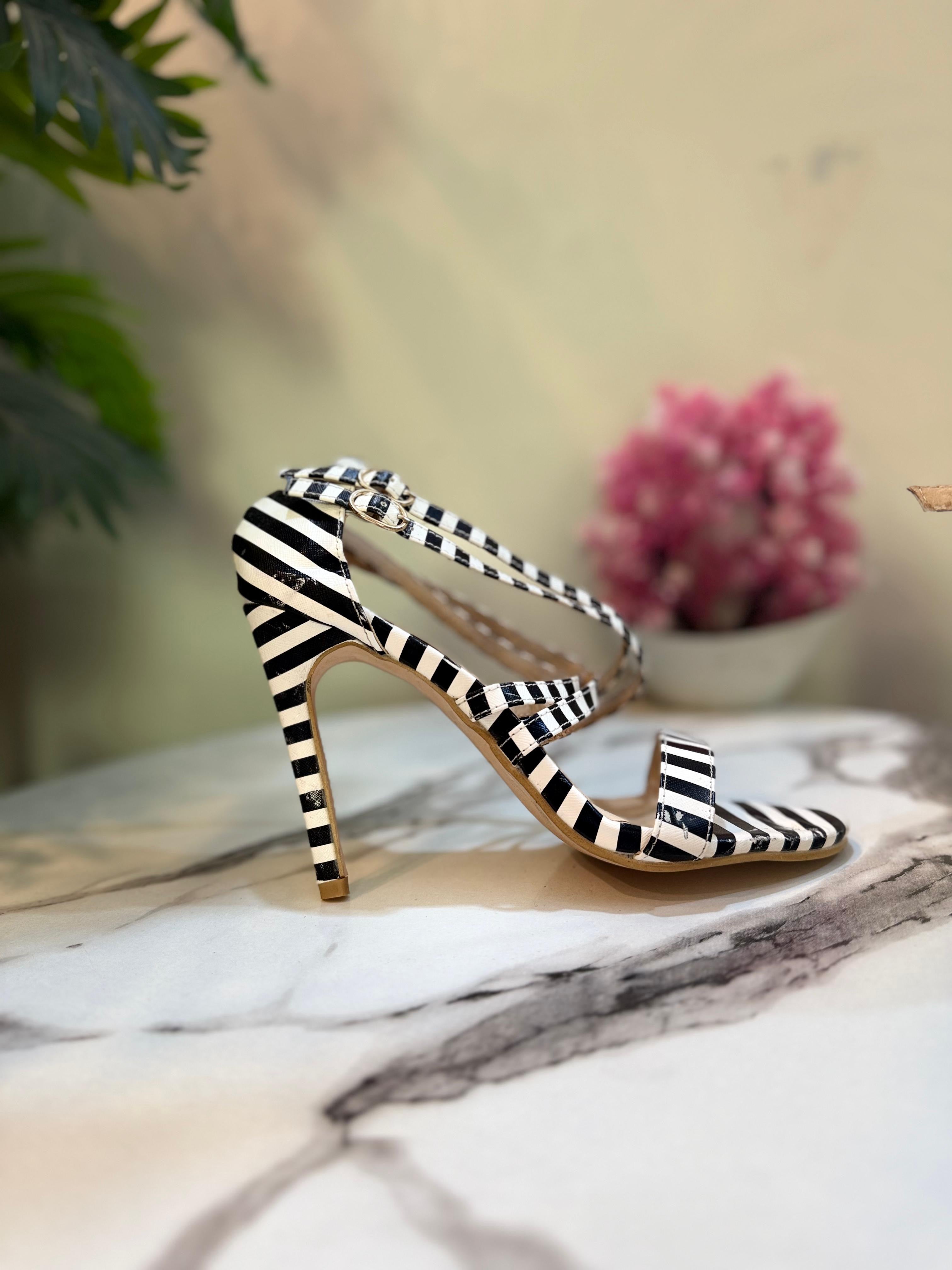 Black&white pencil heel
