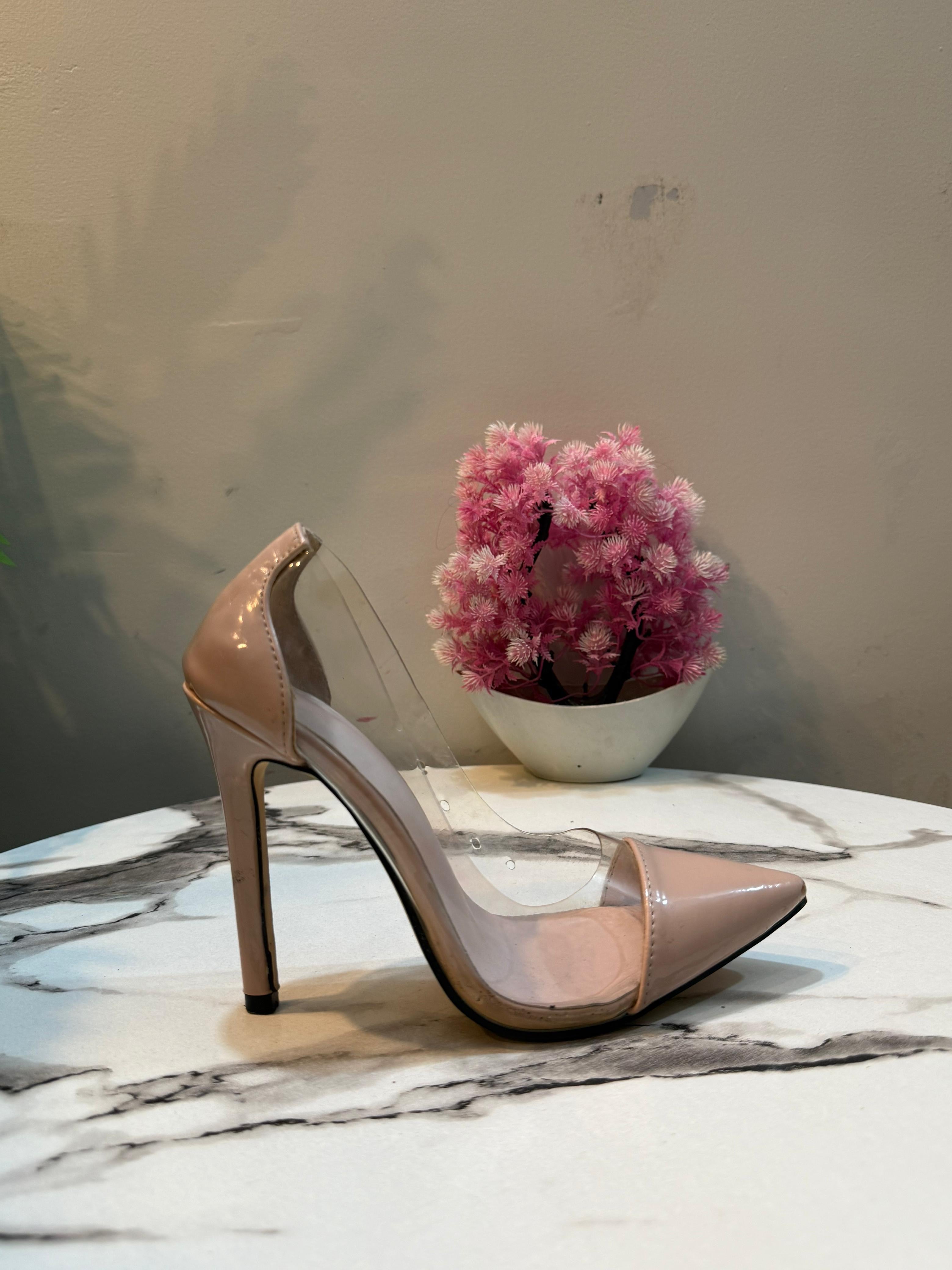 Nude pinktransparenr coat shoes