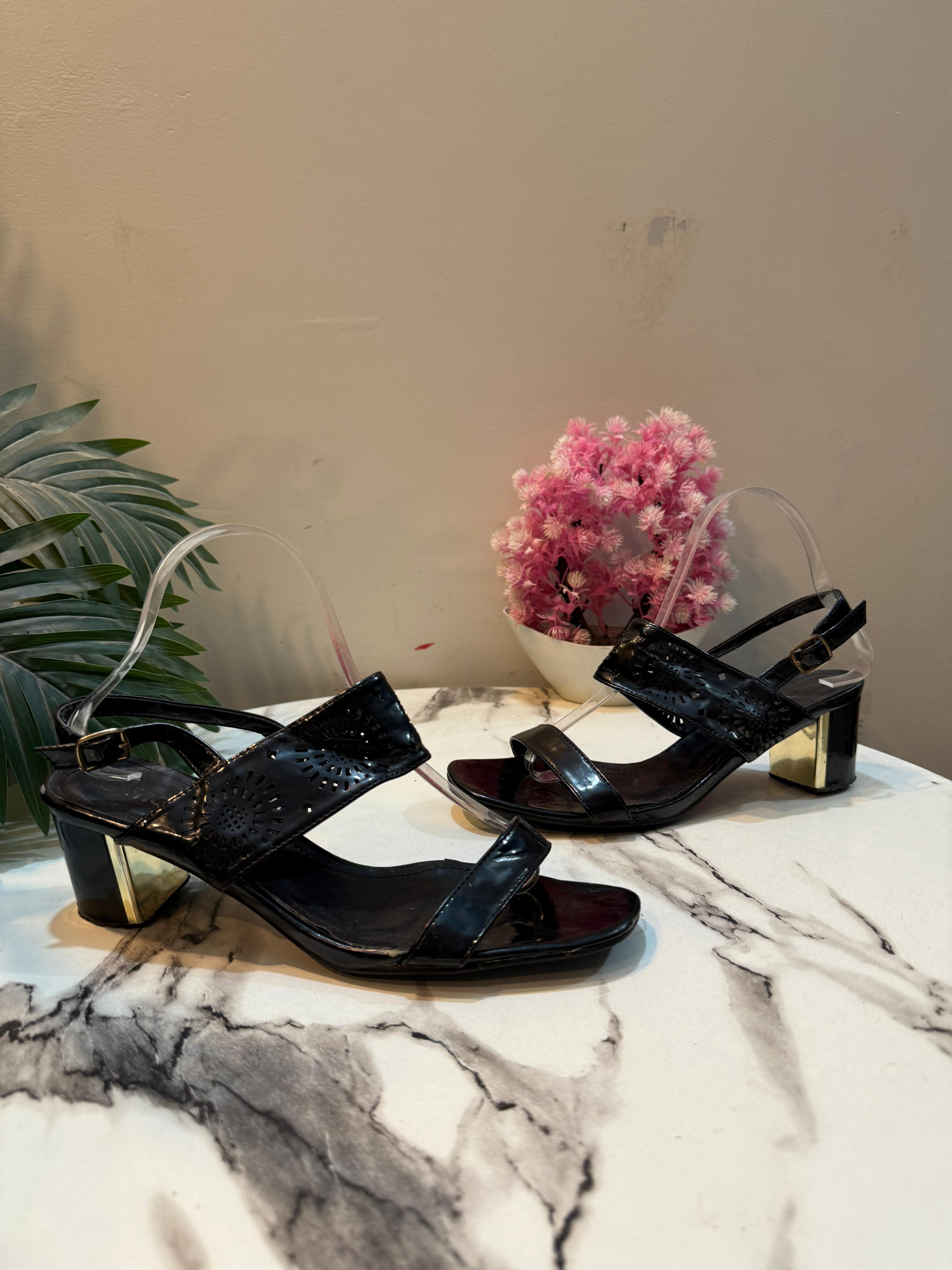 Black block kitten heel