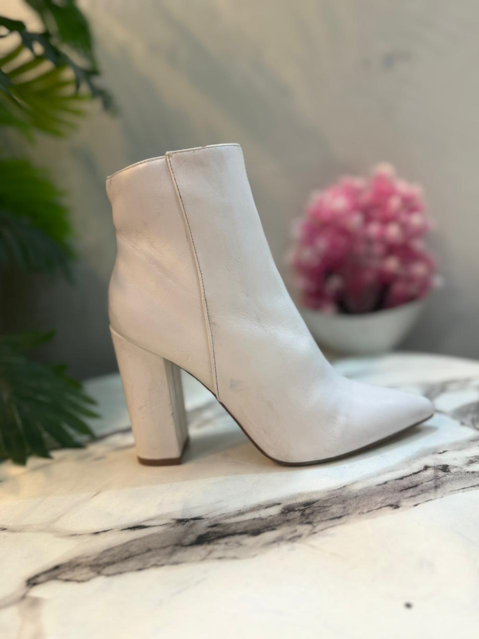 White leather zipper ankle boot (Justfab)