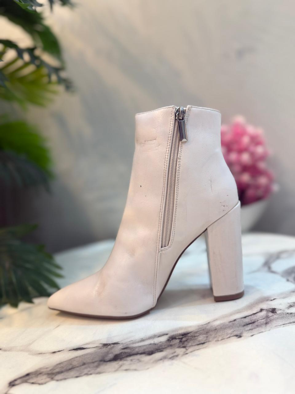 White leather zipper ankle boot (Justfab)