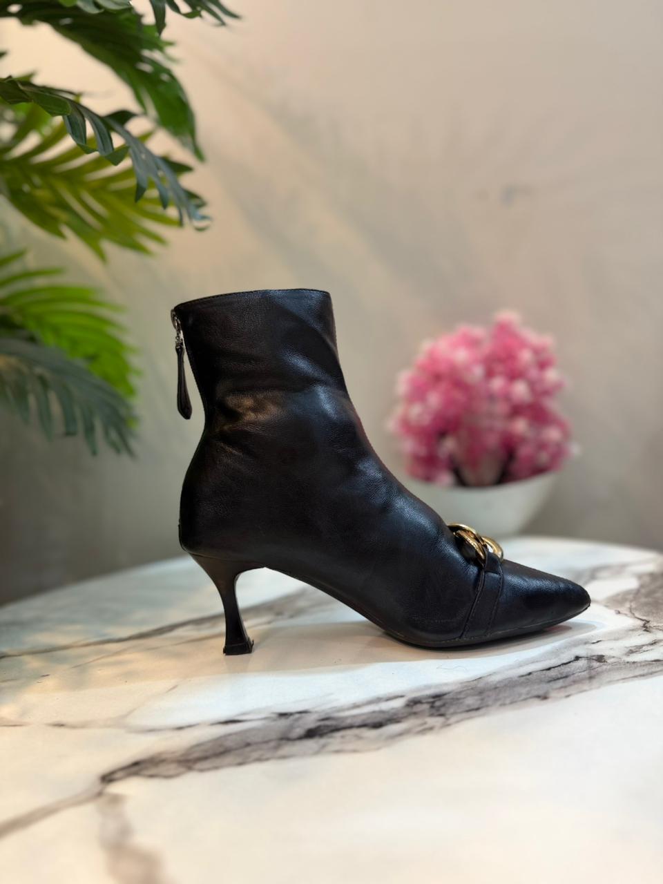Black leather zipper ankle boot (unknown)