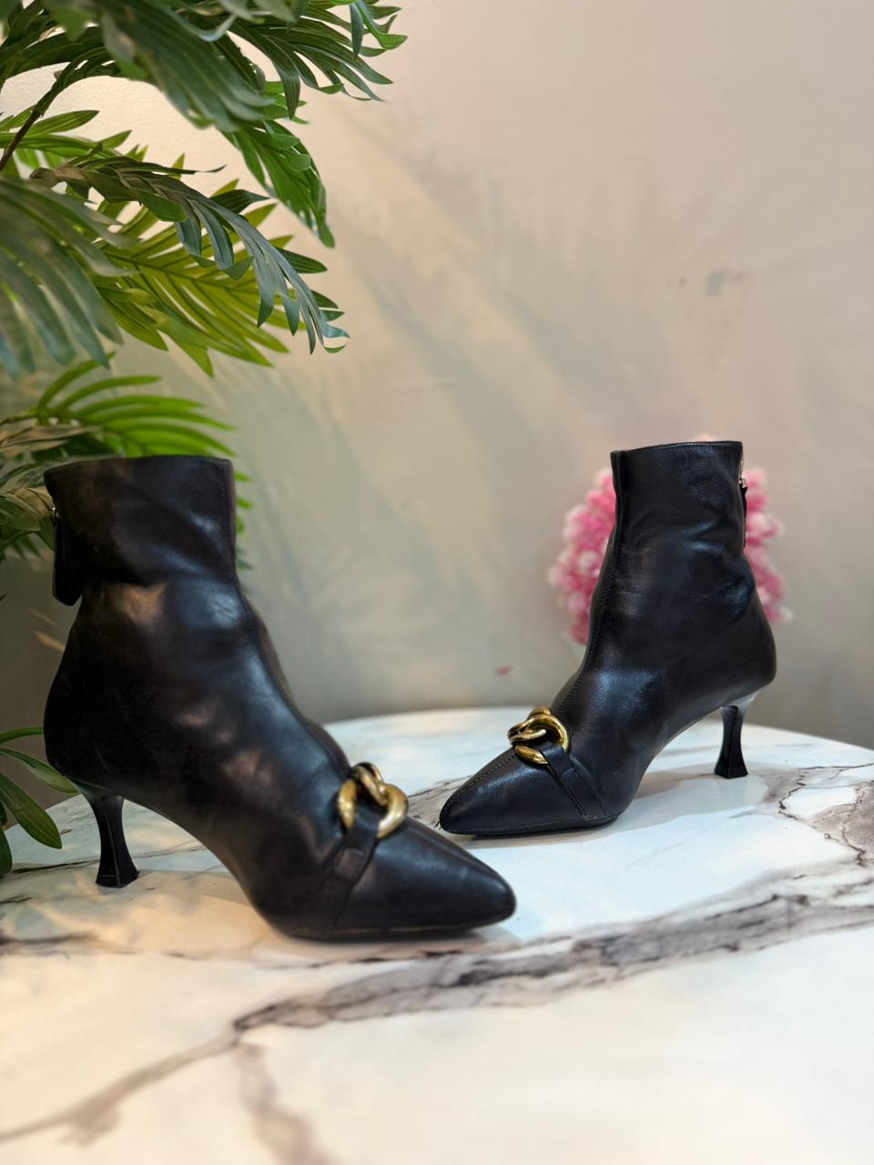 Black leather zipper ankle boot (unknown)