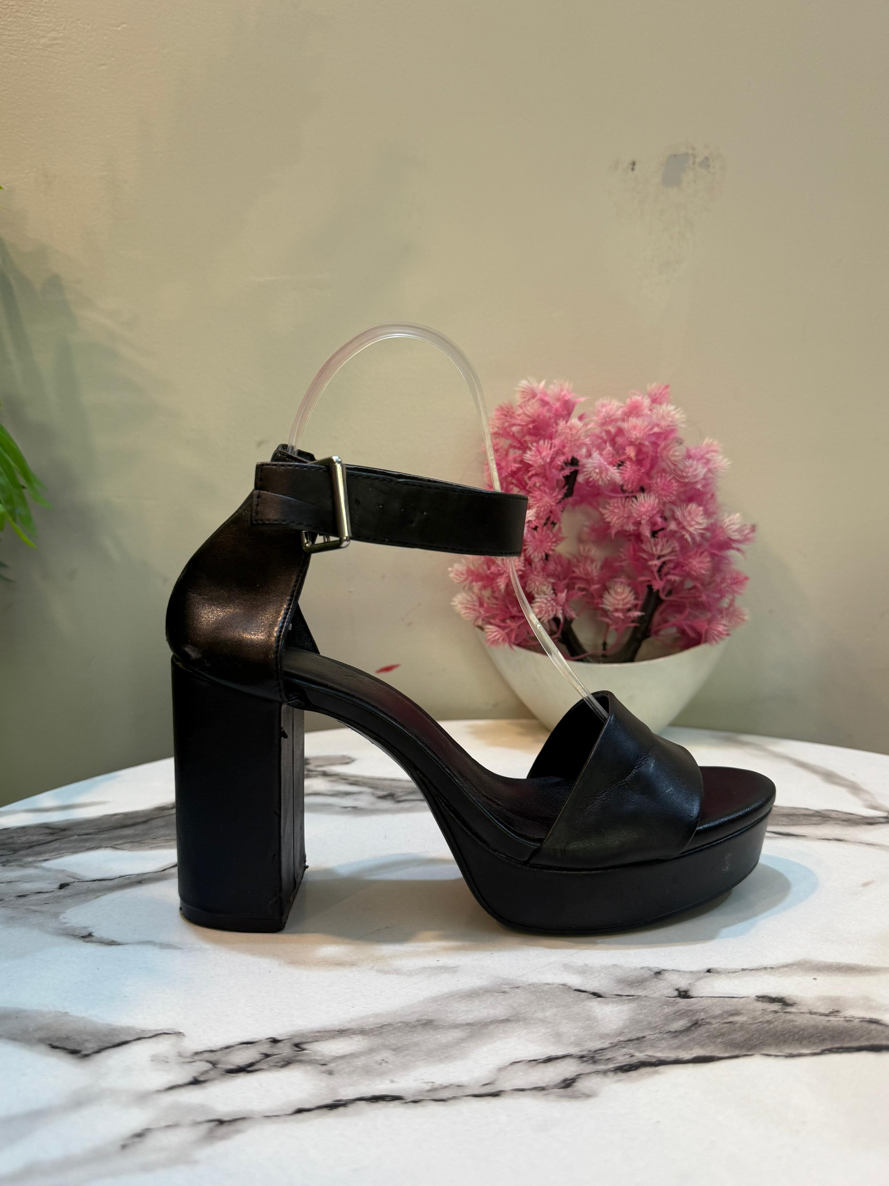 Black block heel