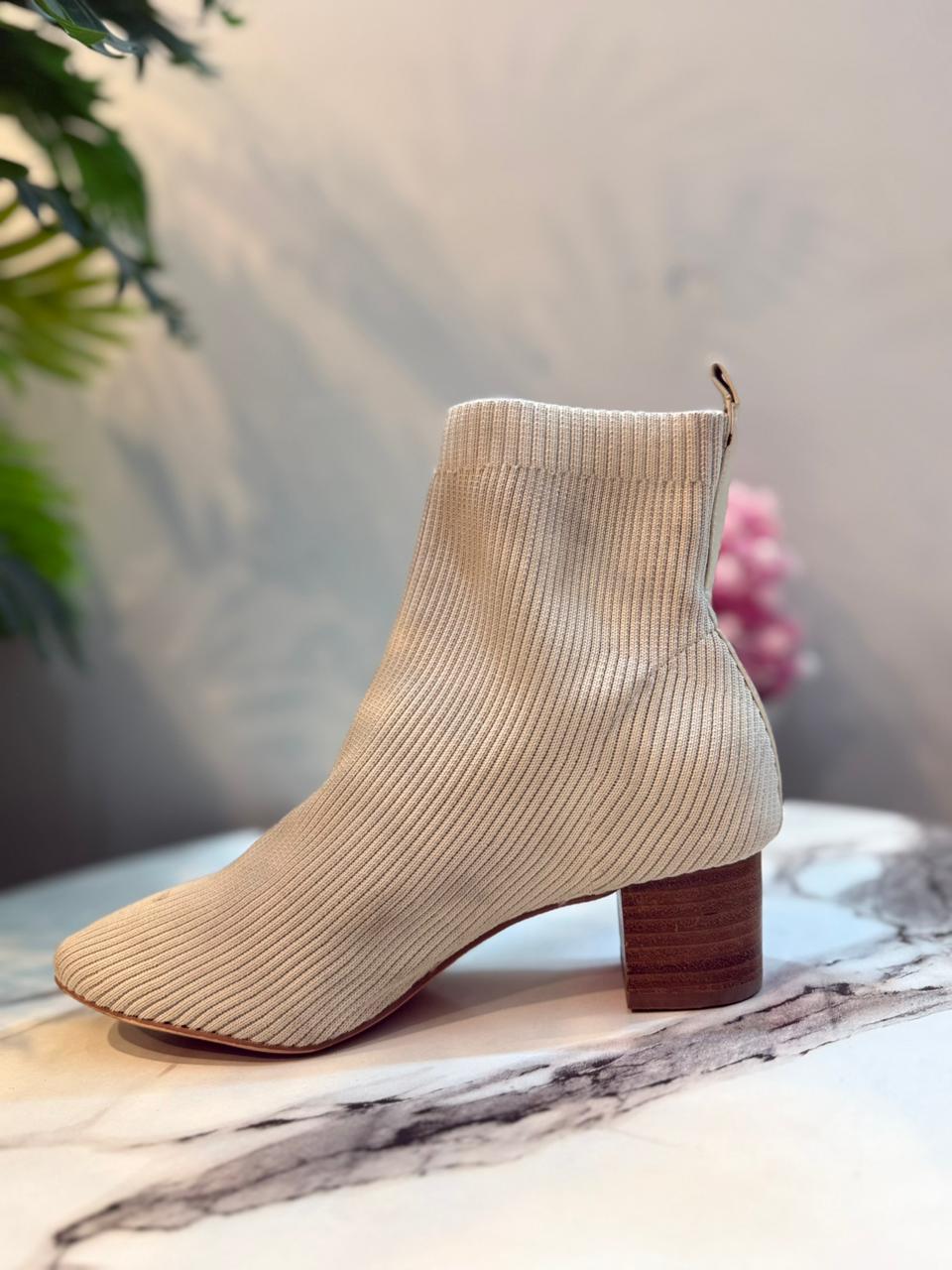 Creamy ankle boot (Unknown)