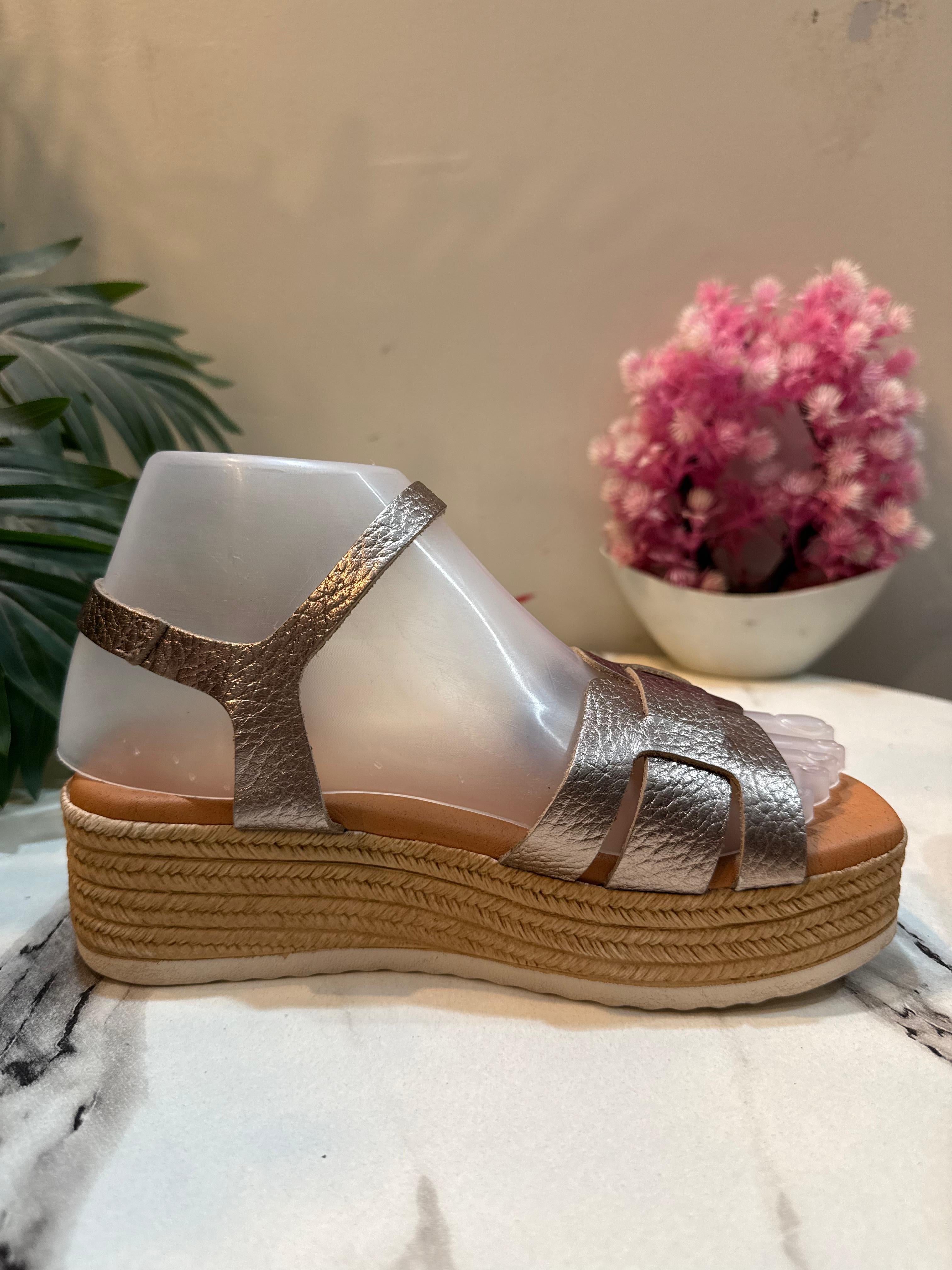 Brown wedge