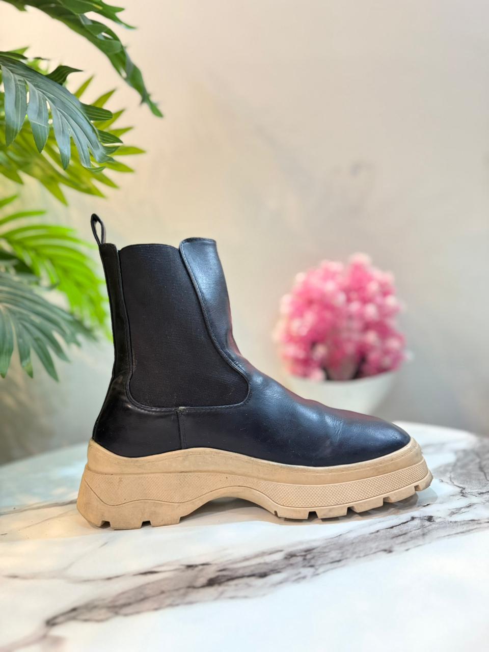 Black leather ankle boot (unknown)