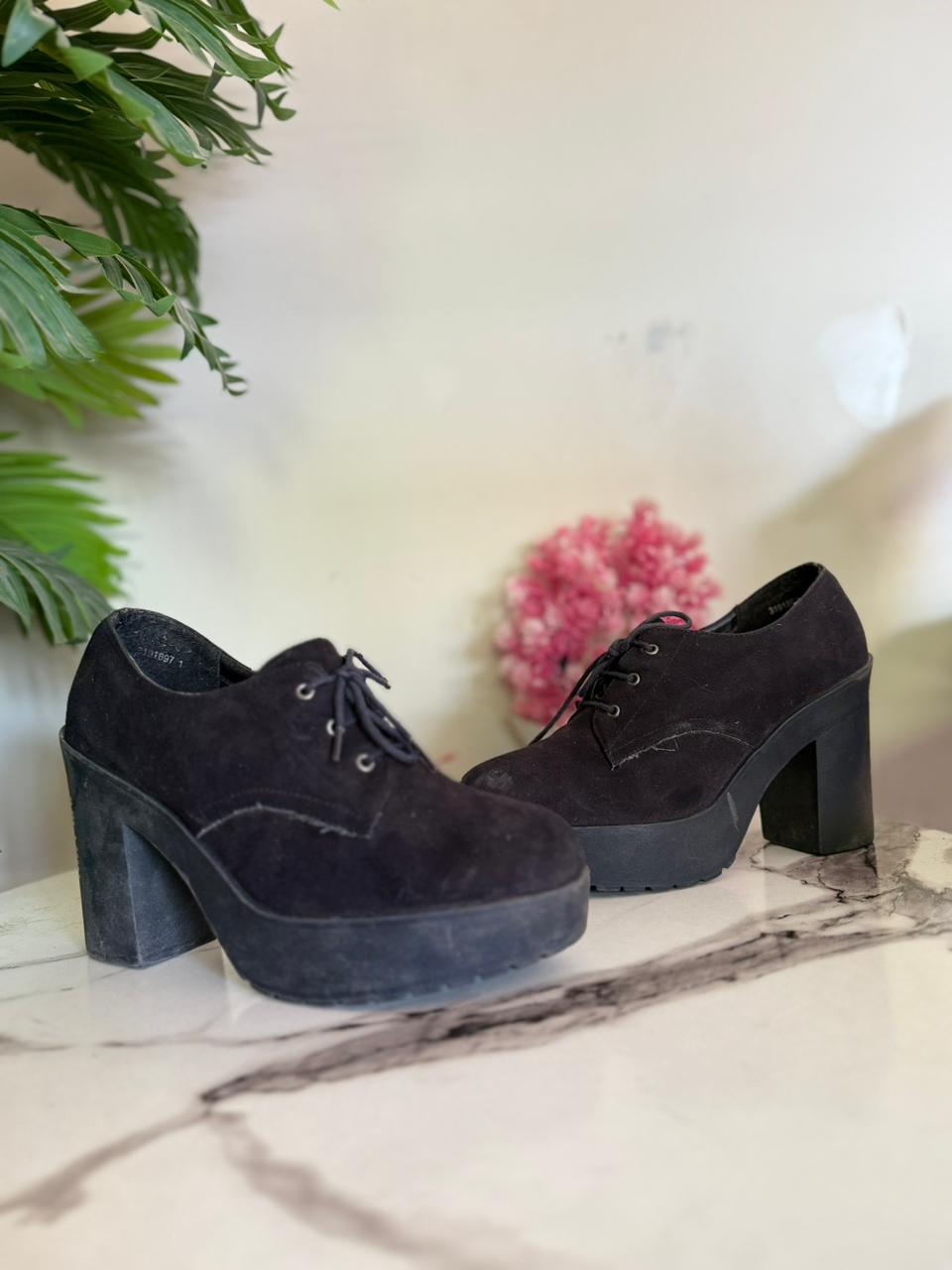 black suede lace up ankle boot (New look)