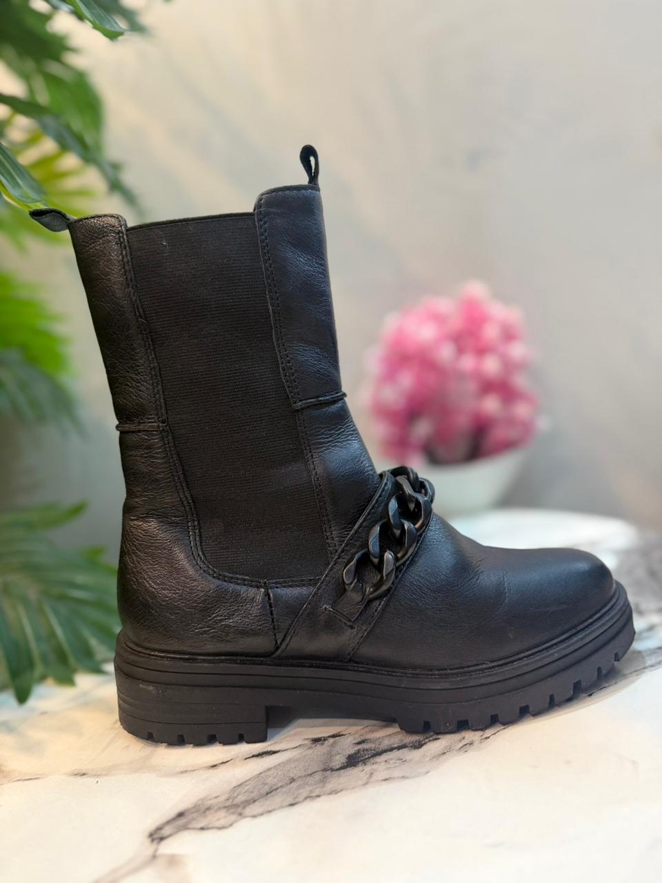 Black leather ankle boot (sacha)