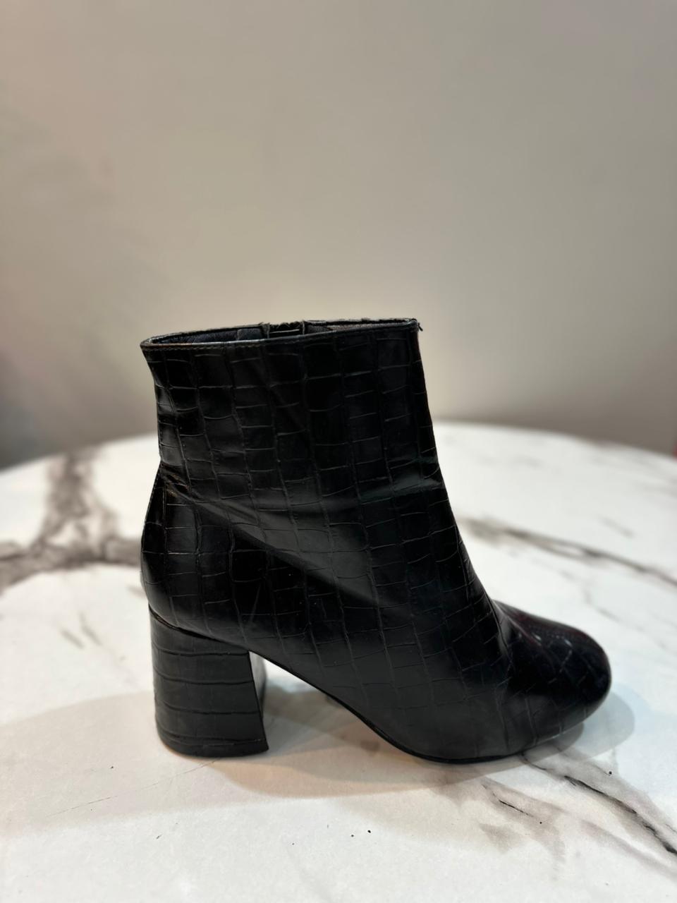 Black leather zipper ankle boot (new look)