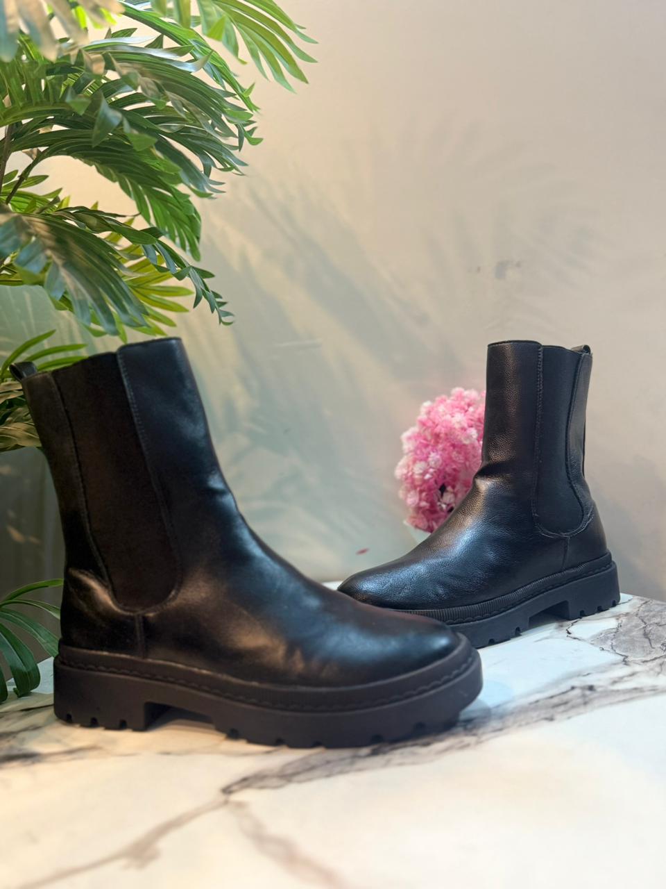 Black suede ankle boot (Unknown)