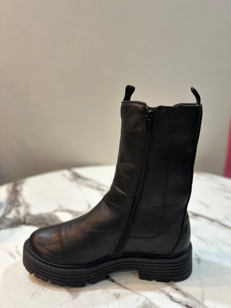 Black leather zipper ankle boot (claudia ghizzani)