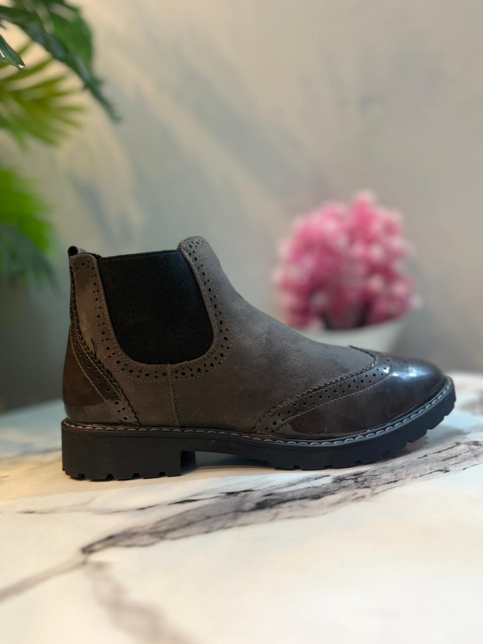 Black suede zipper ankle boot (Graceland)