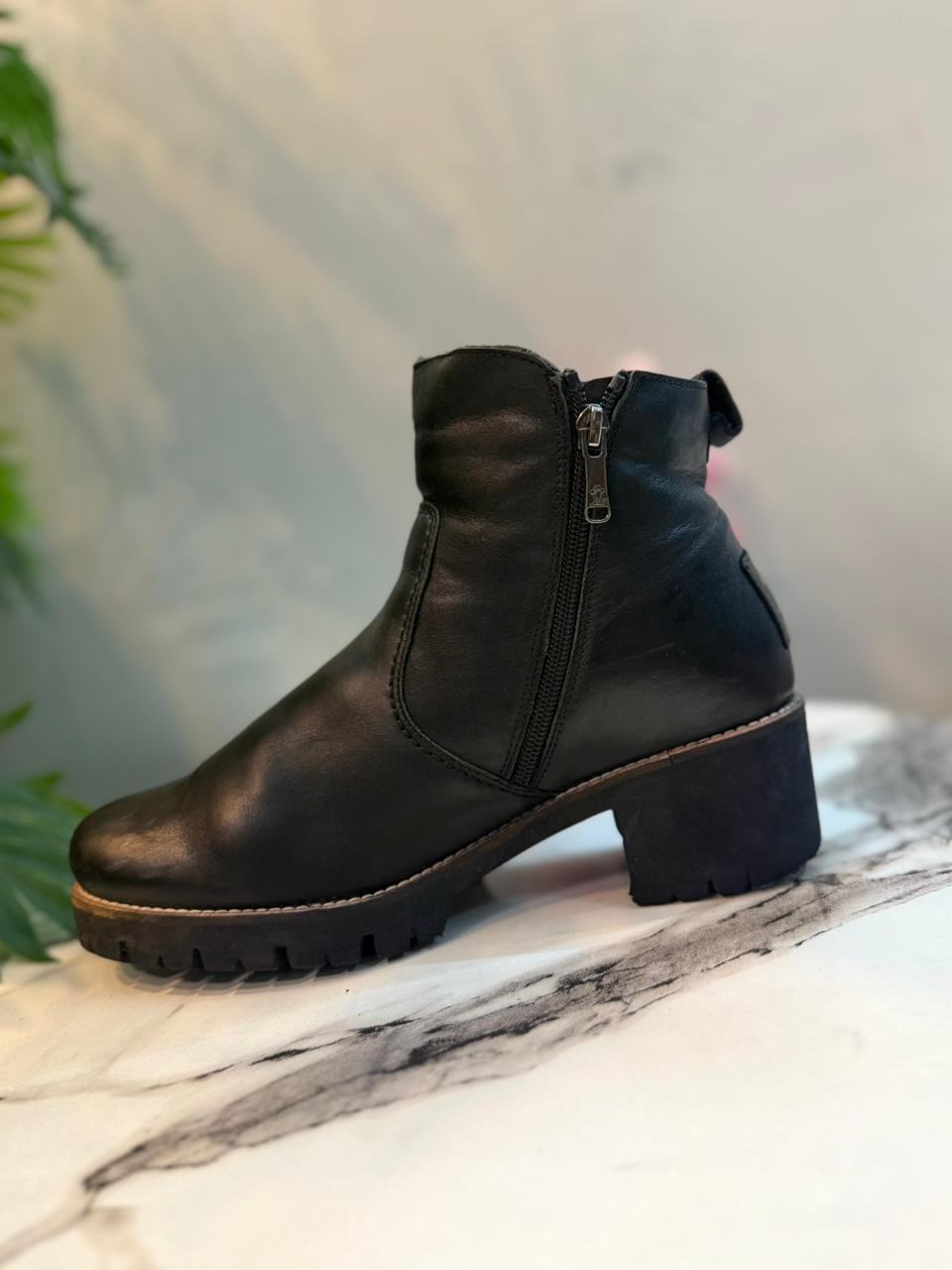 Black leather double zipper ankle boot (European brand)