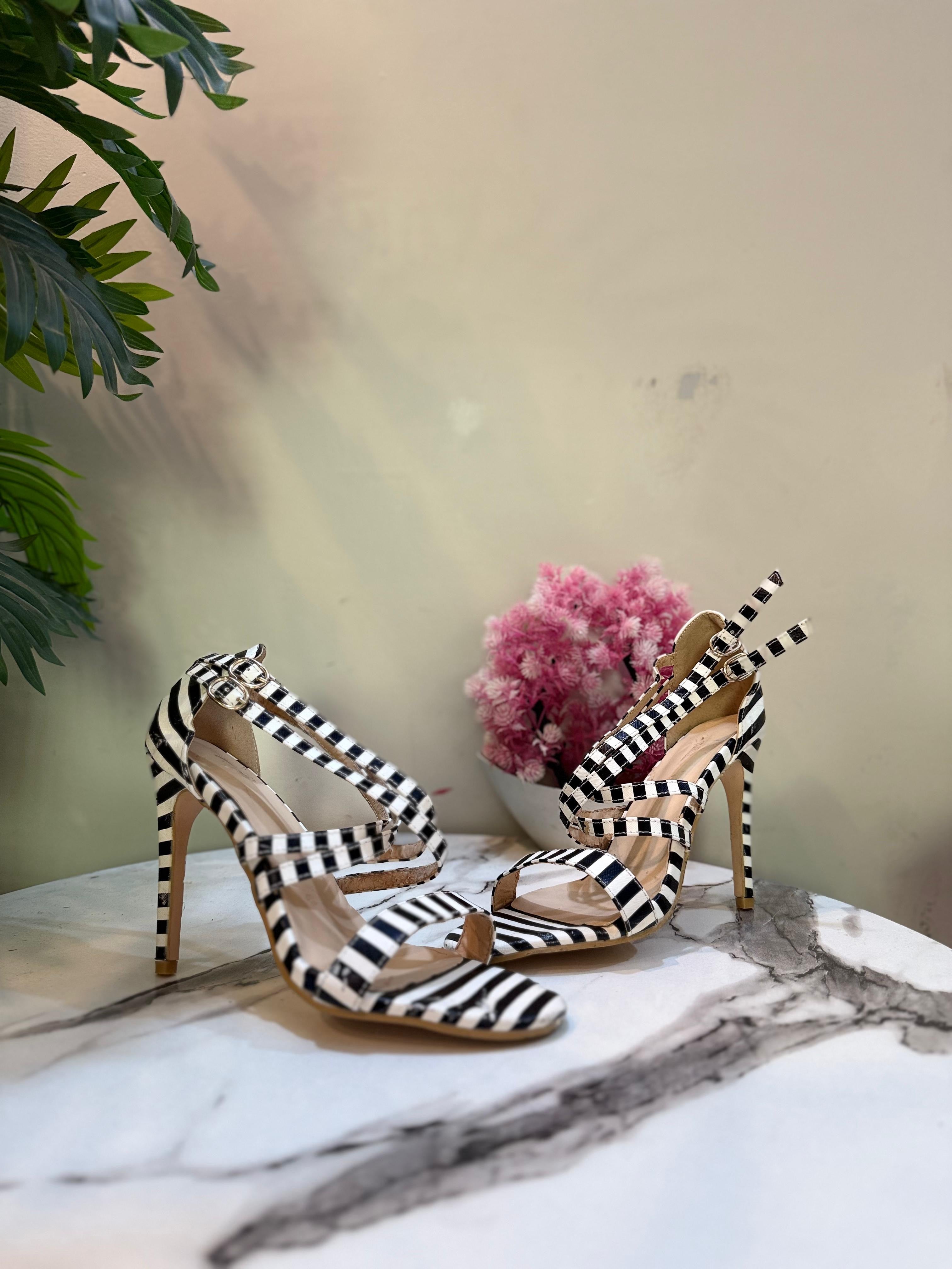 Black&white pencil heel