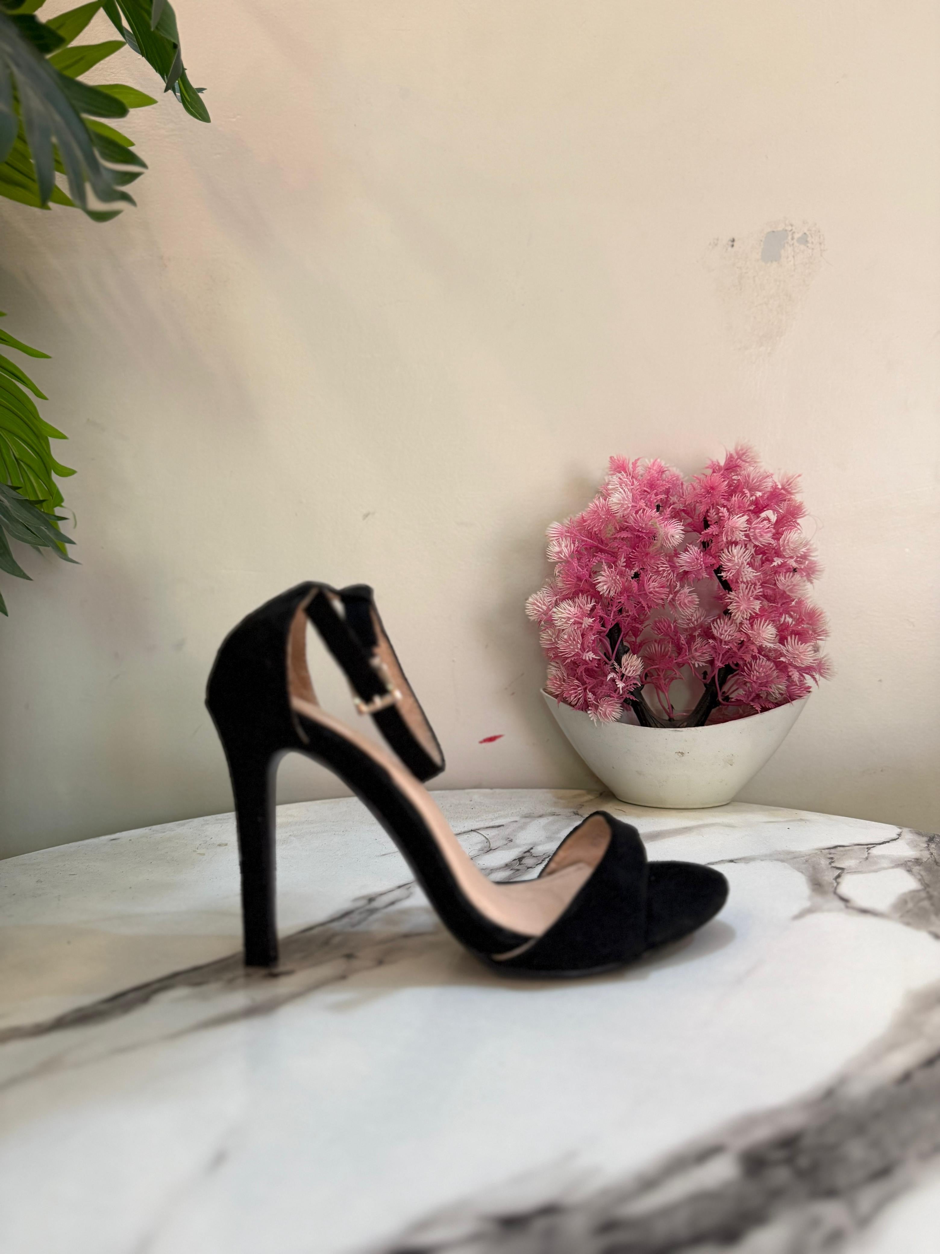 Black pencil heel Renda