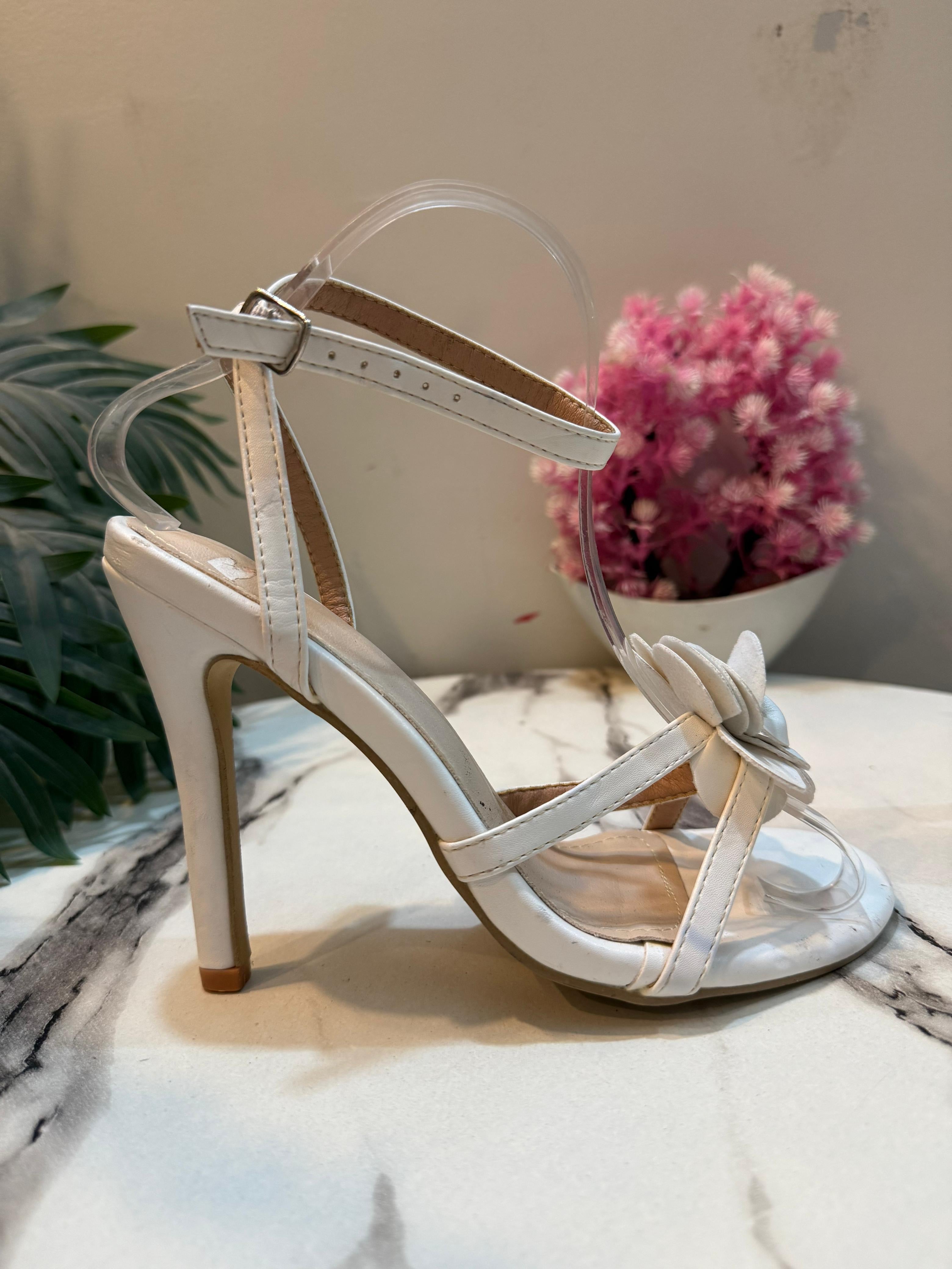 White pencil heel