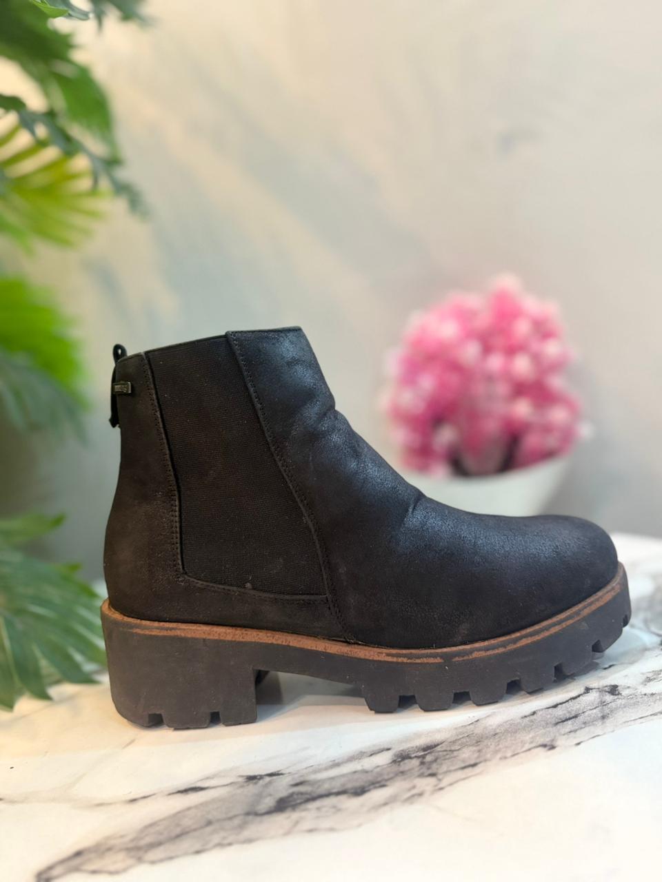 Black leather ankle boot (mtng)
