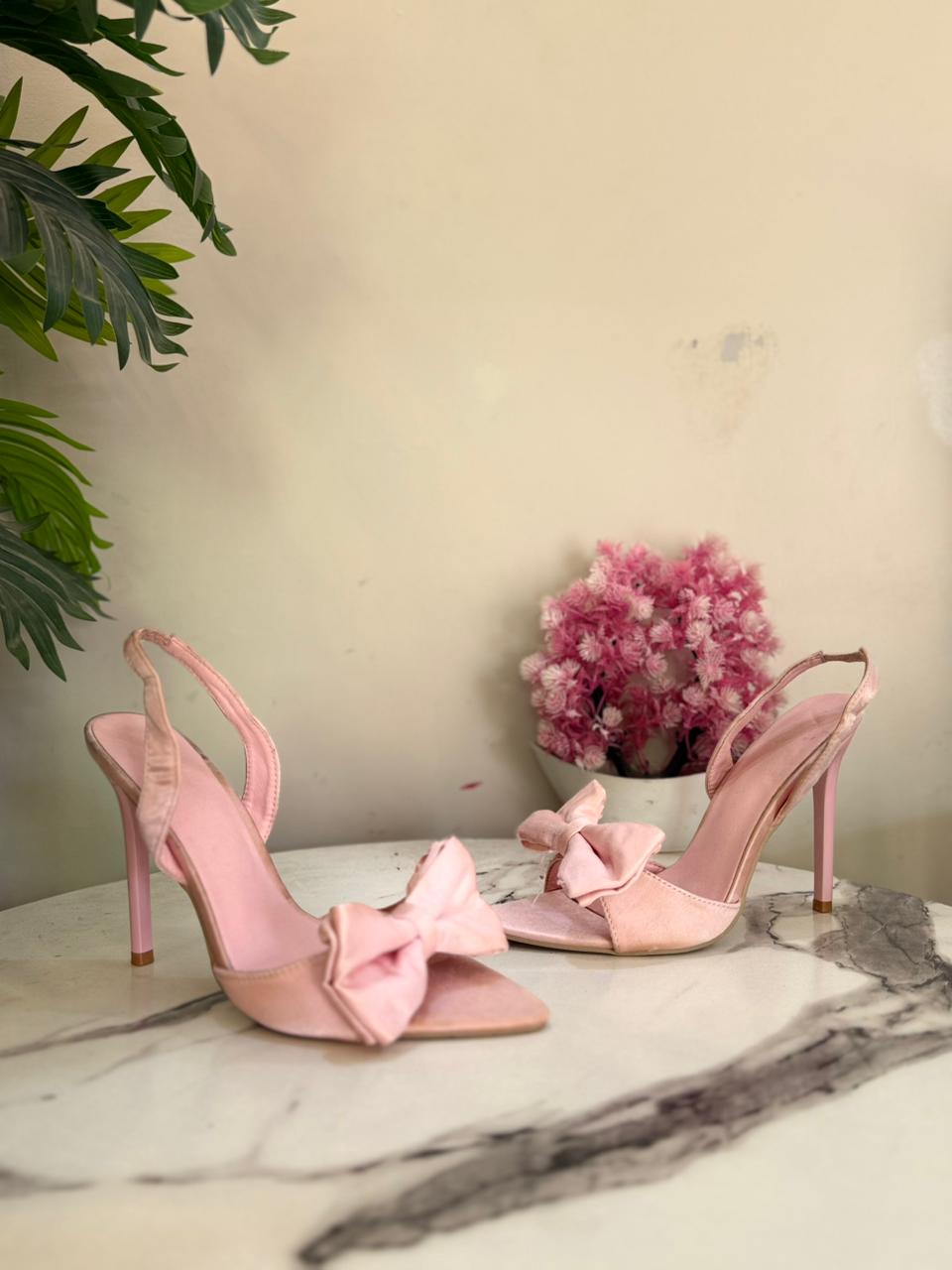 Light pink pencil heel with bow