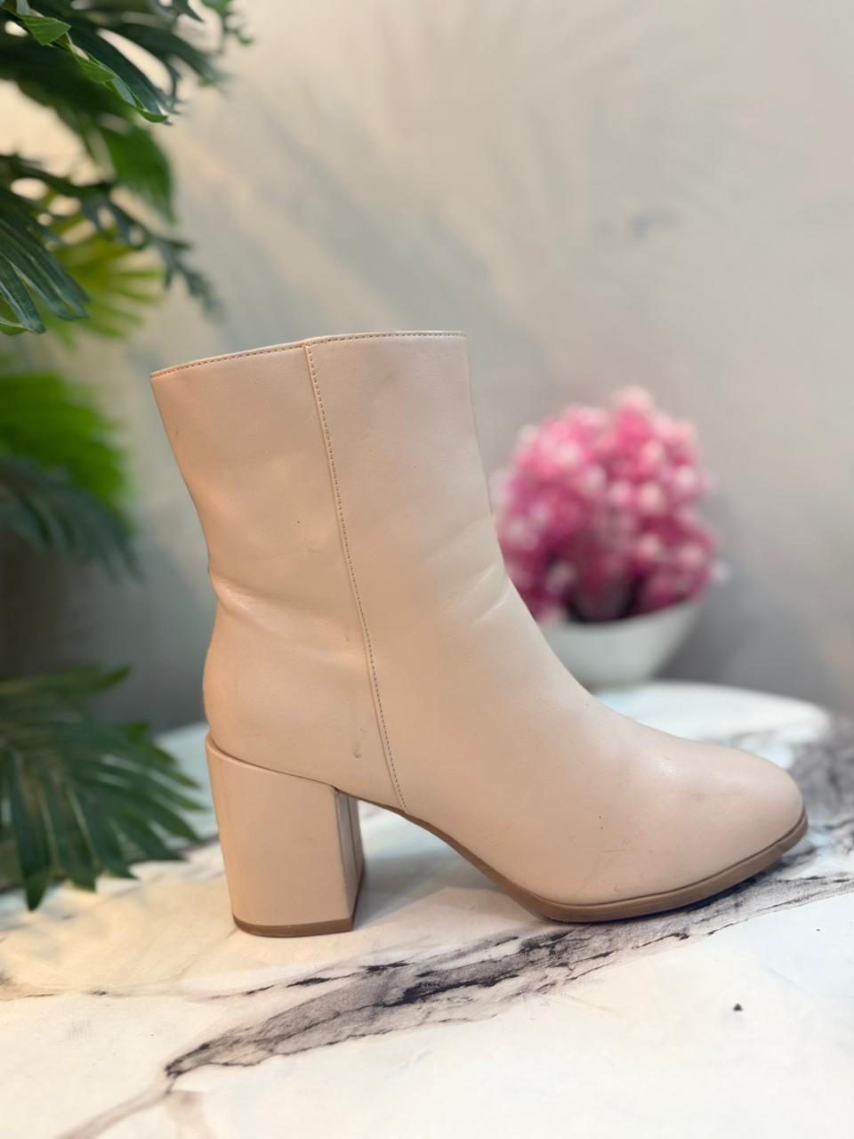 Pink nude leather zipper ankle boot (a new day)