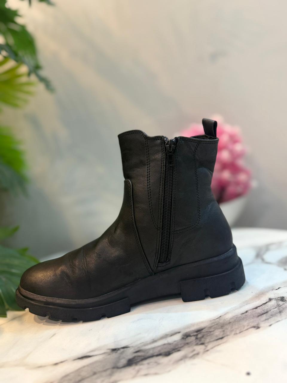 Black suede zipper ankle boot (spirit)