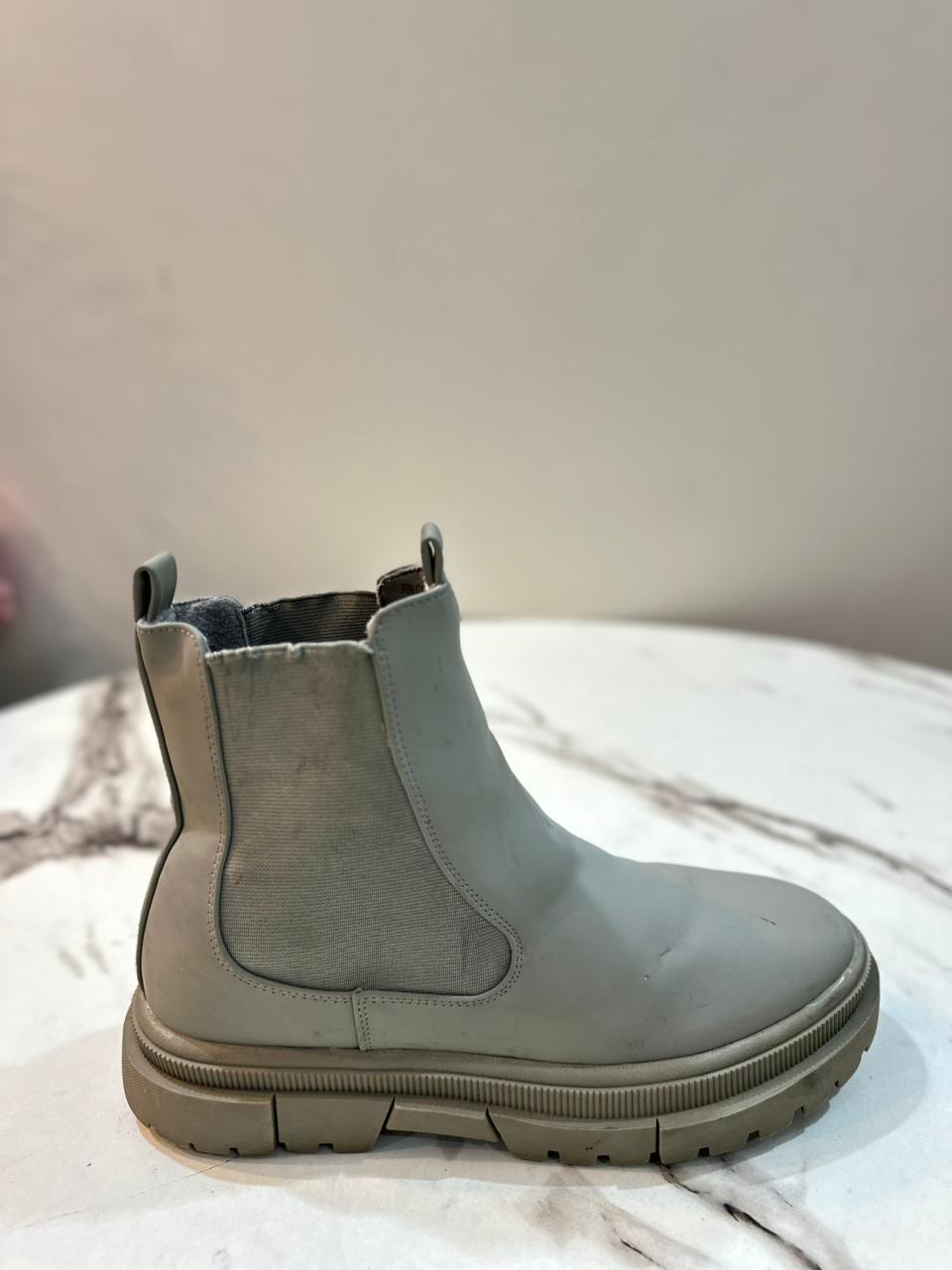 Taupe leather ankle boot (Primark)
