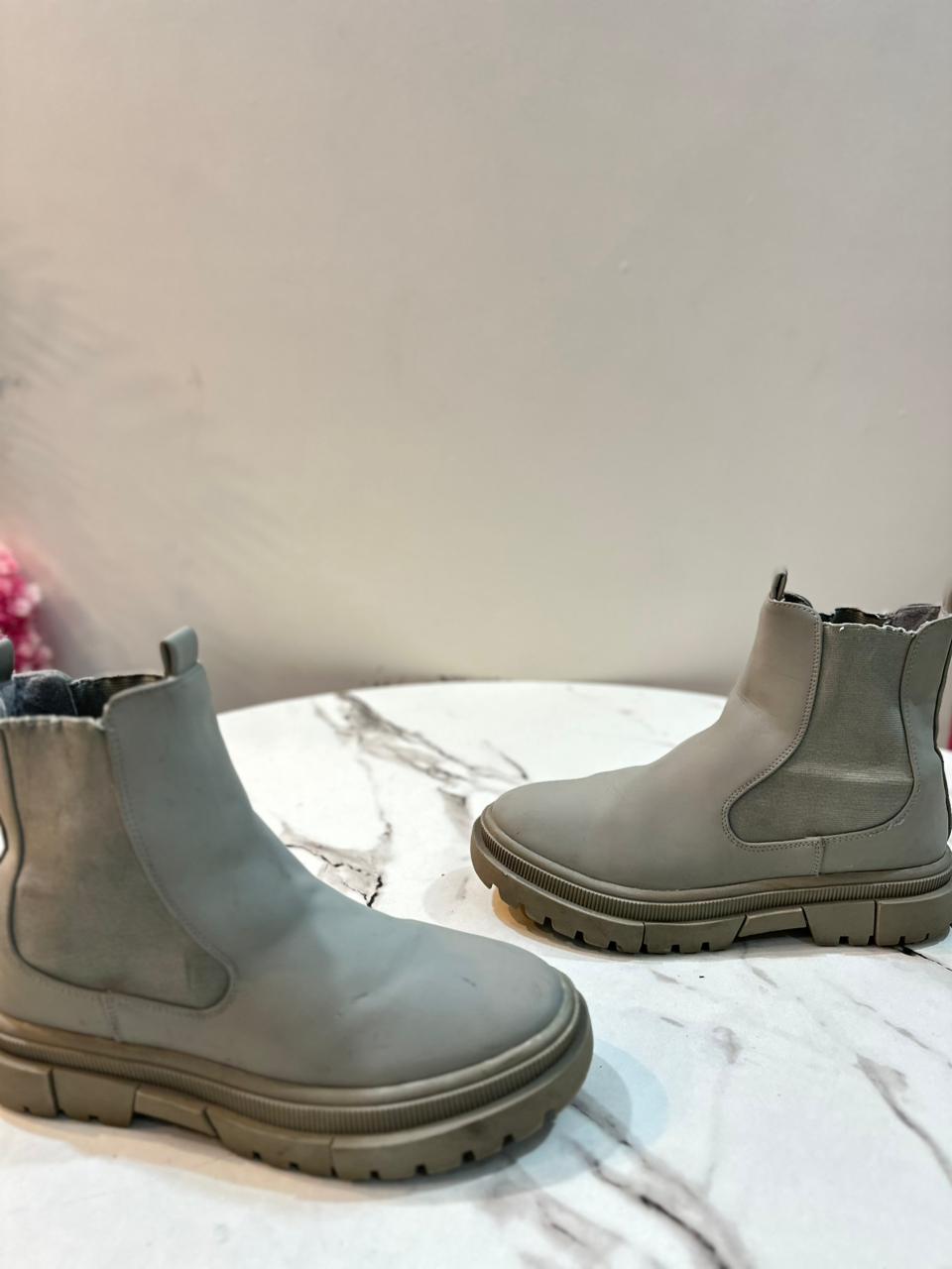 Taupe leather ankle boot (Primark)