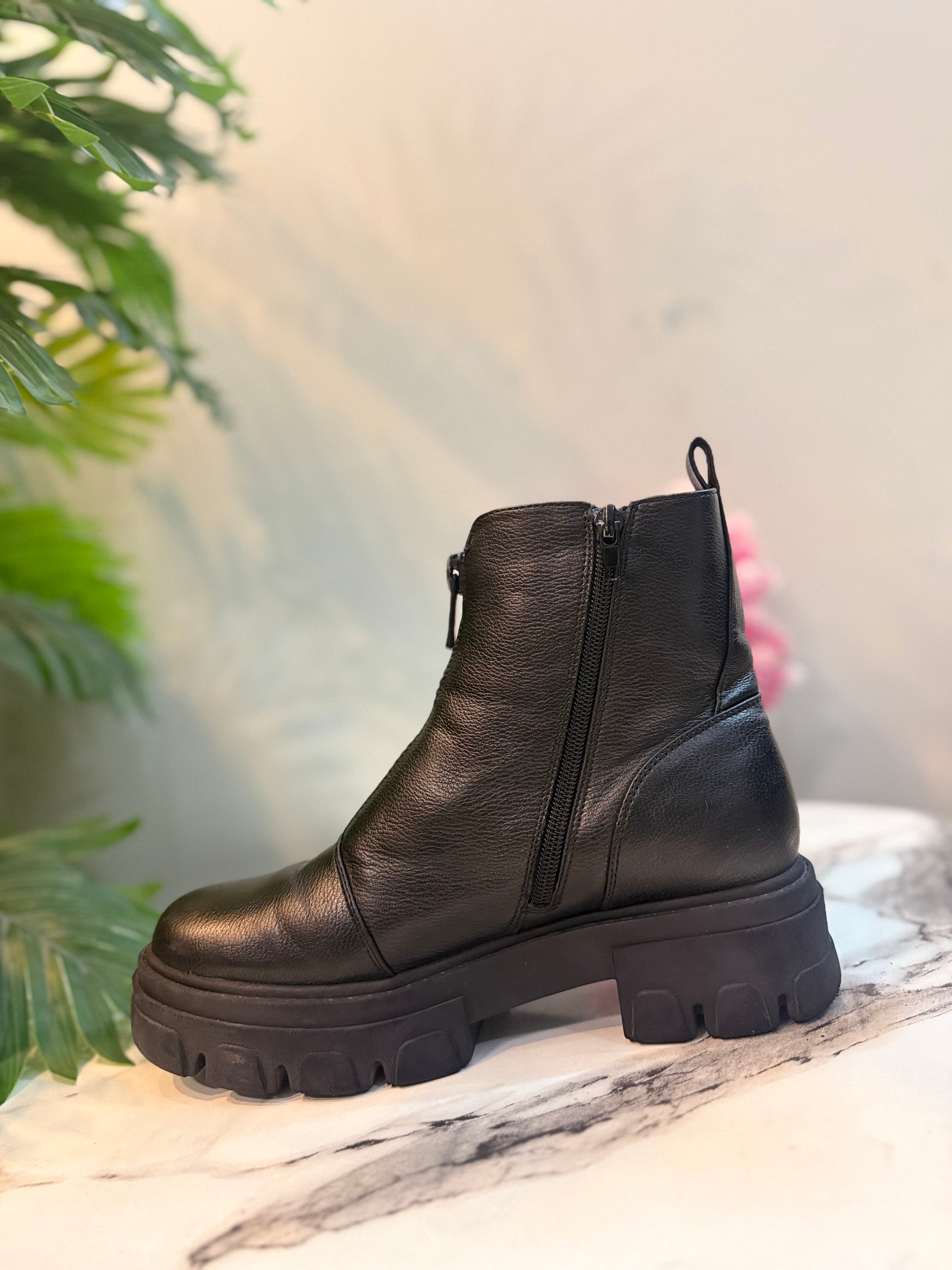 Black leather double zipper ankle boot (oniyigo)