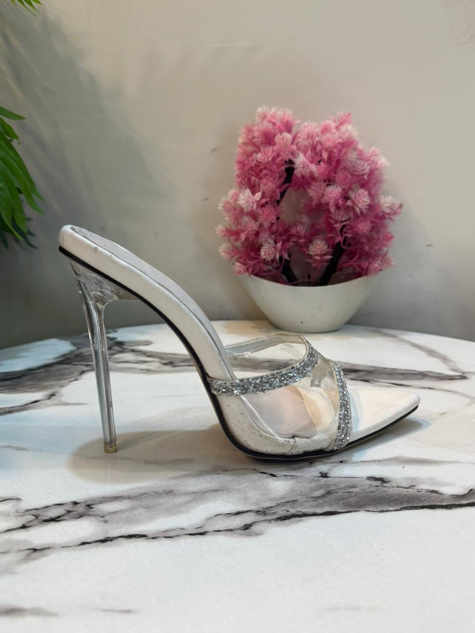 White pencil heel