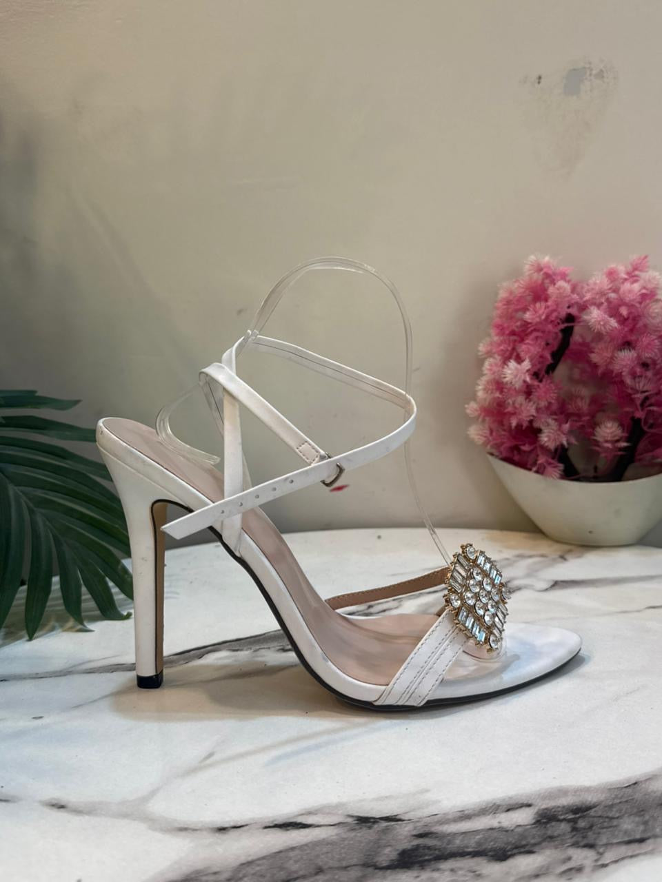 White pencil heel