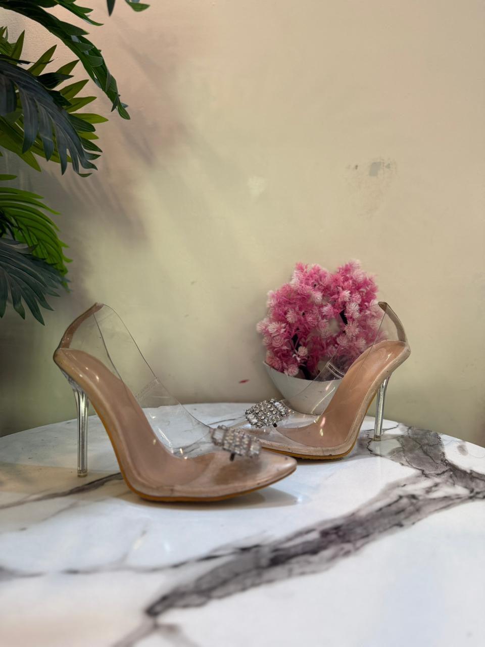 Transparent court shoes