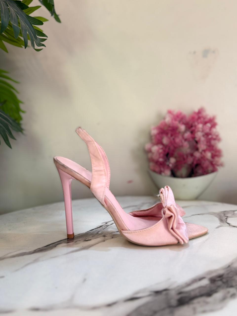 Light pink pencil heel with bow