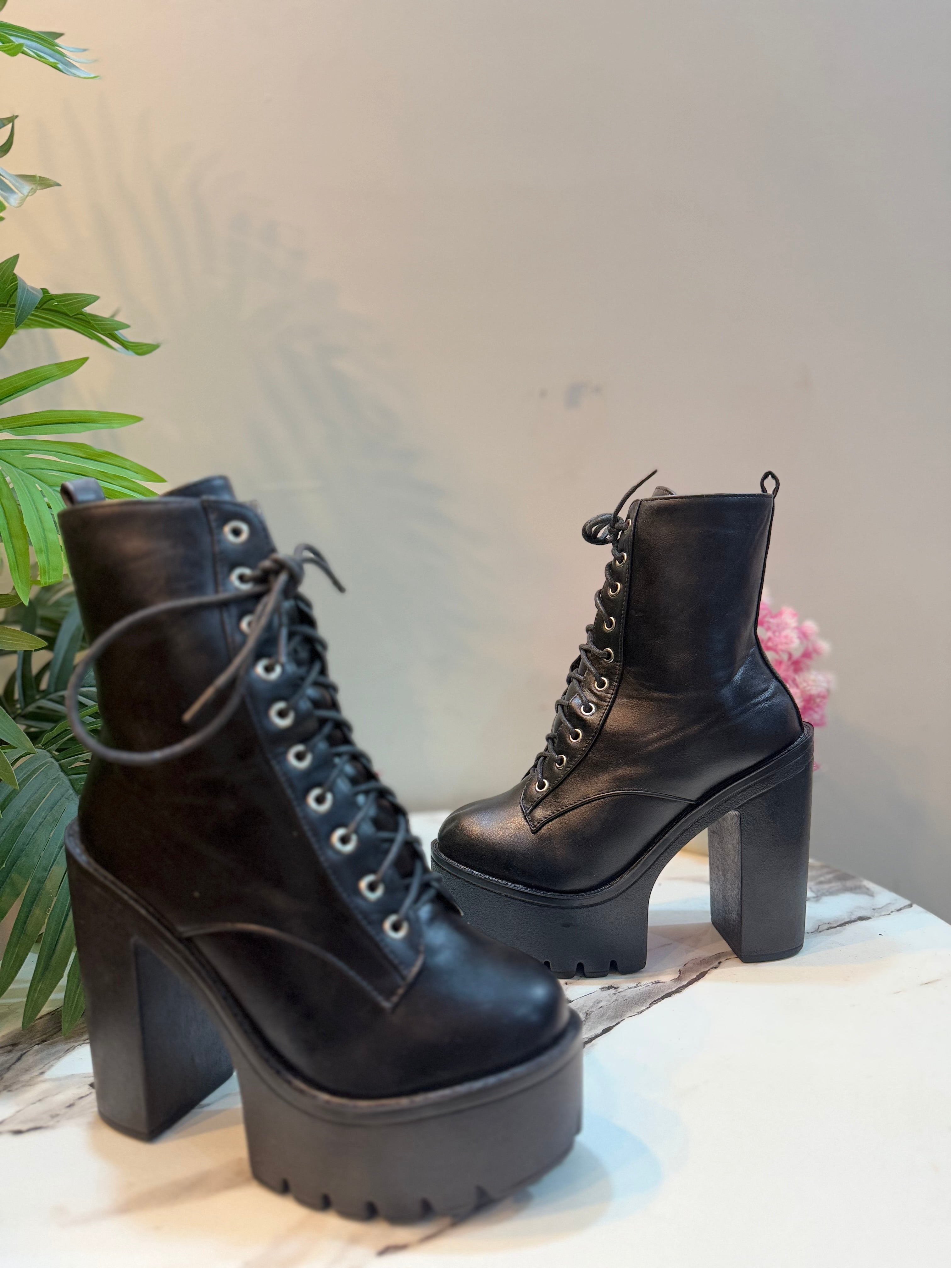 Black leather laceup heeled boot (MDE)