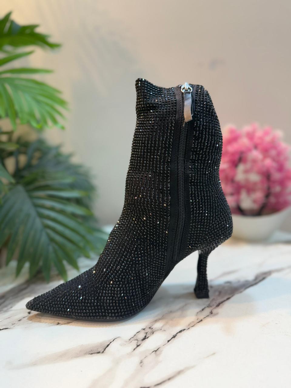 Fully sequinned zipper ankle boot(zara)