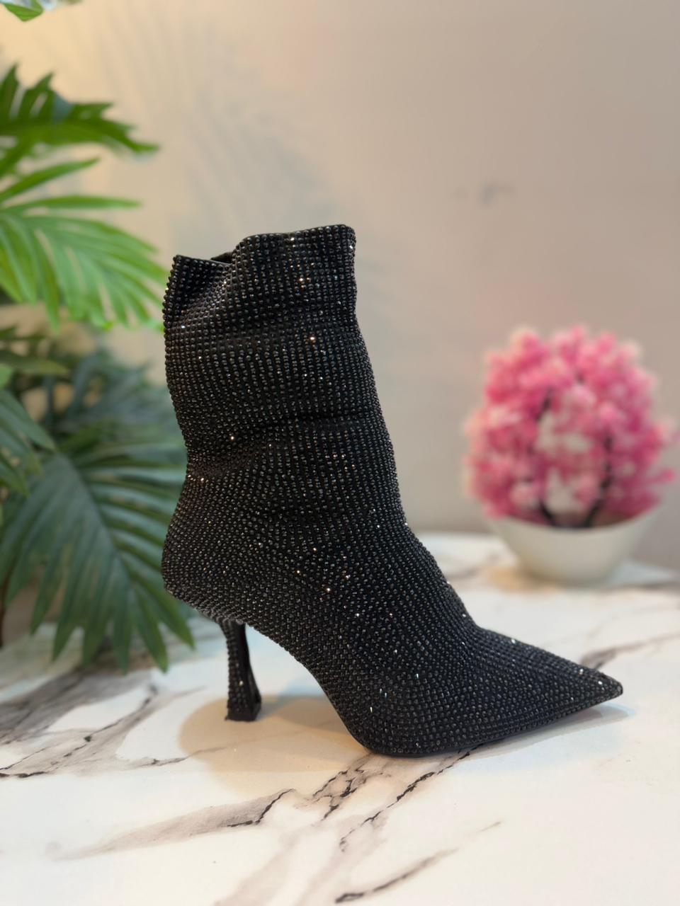 Fully sequinned zipper ankle boot(zara)