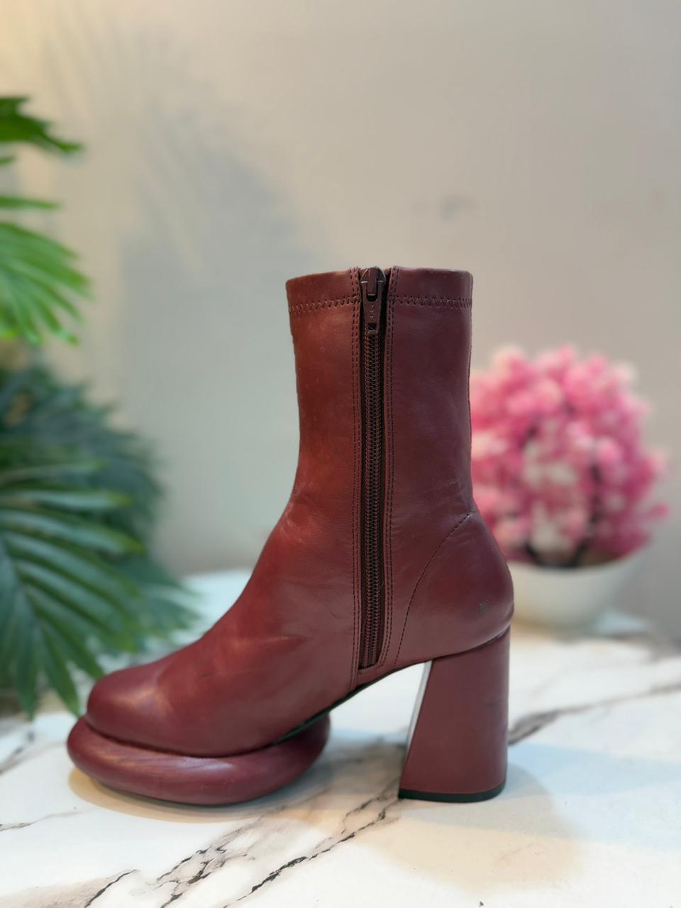 Deep burgundy zipper ankle boot (Rienda)